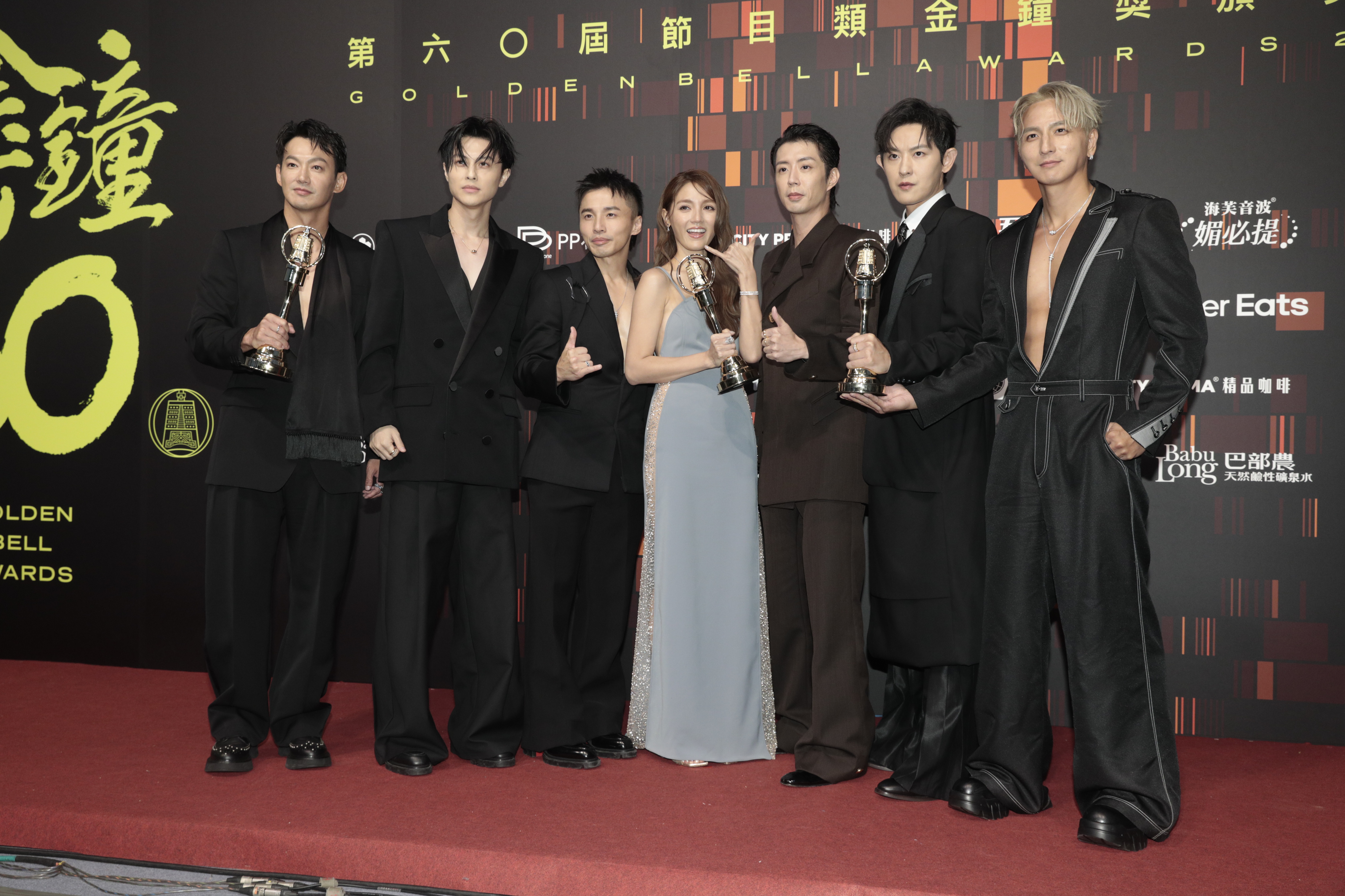 敖犬、小煜、威廉、王子、阿緯、小杰、Dora抱走實境節目主持人獎。