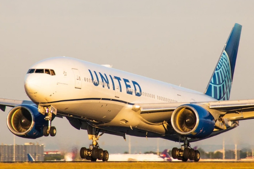 美國機上驚見乘客「躲廁所吸大麻」。（翻攝自美國聯合航空公司臉書）