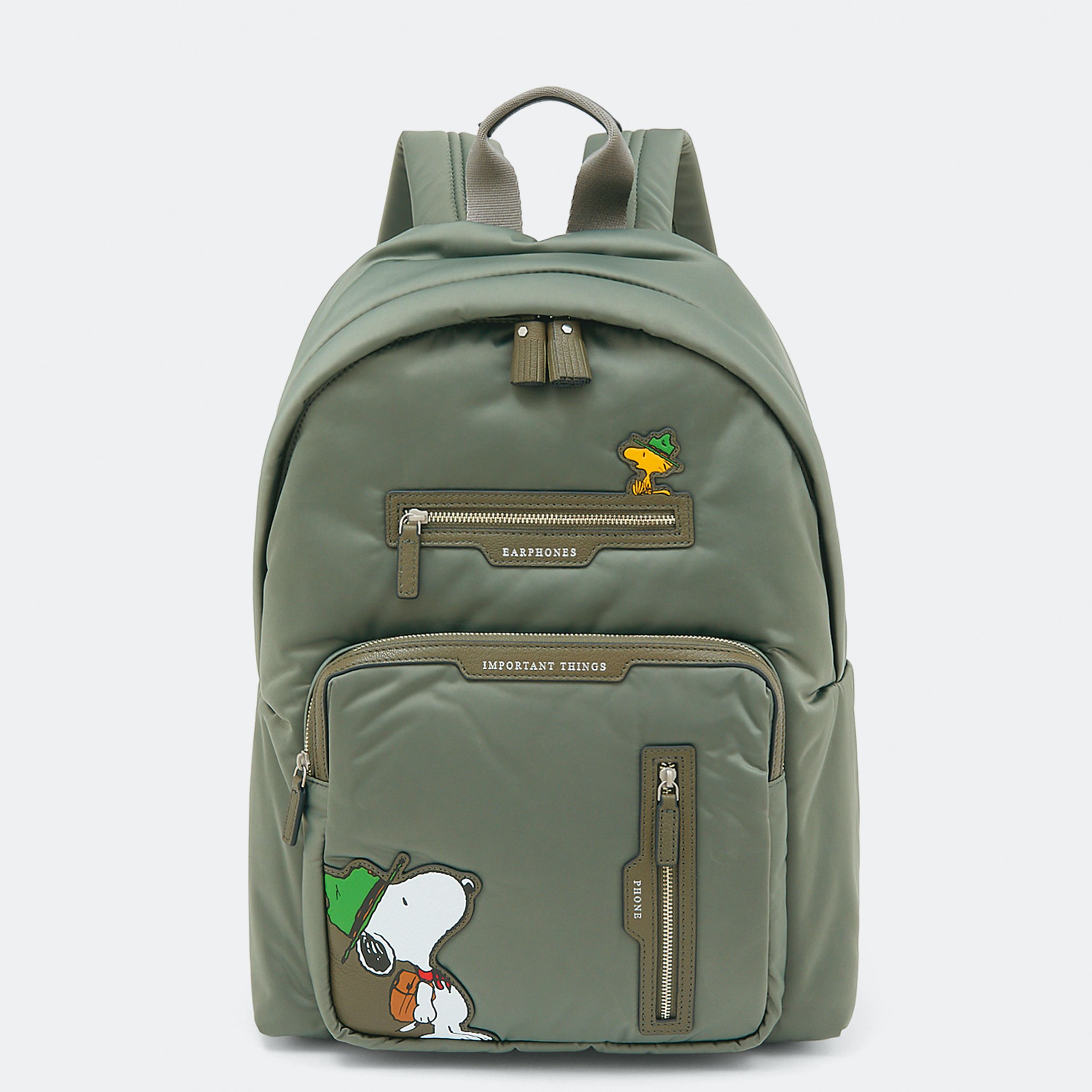 Snoopy尼龍包系列後背包。NT$29,580(CLUB DESIGNER提供)