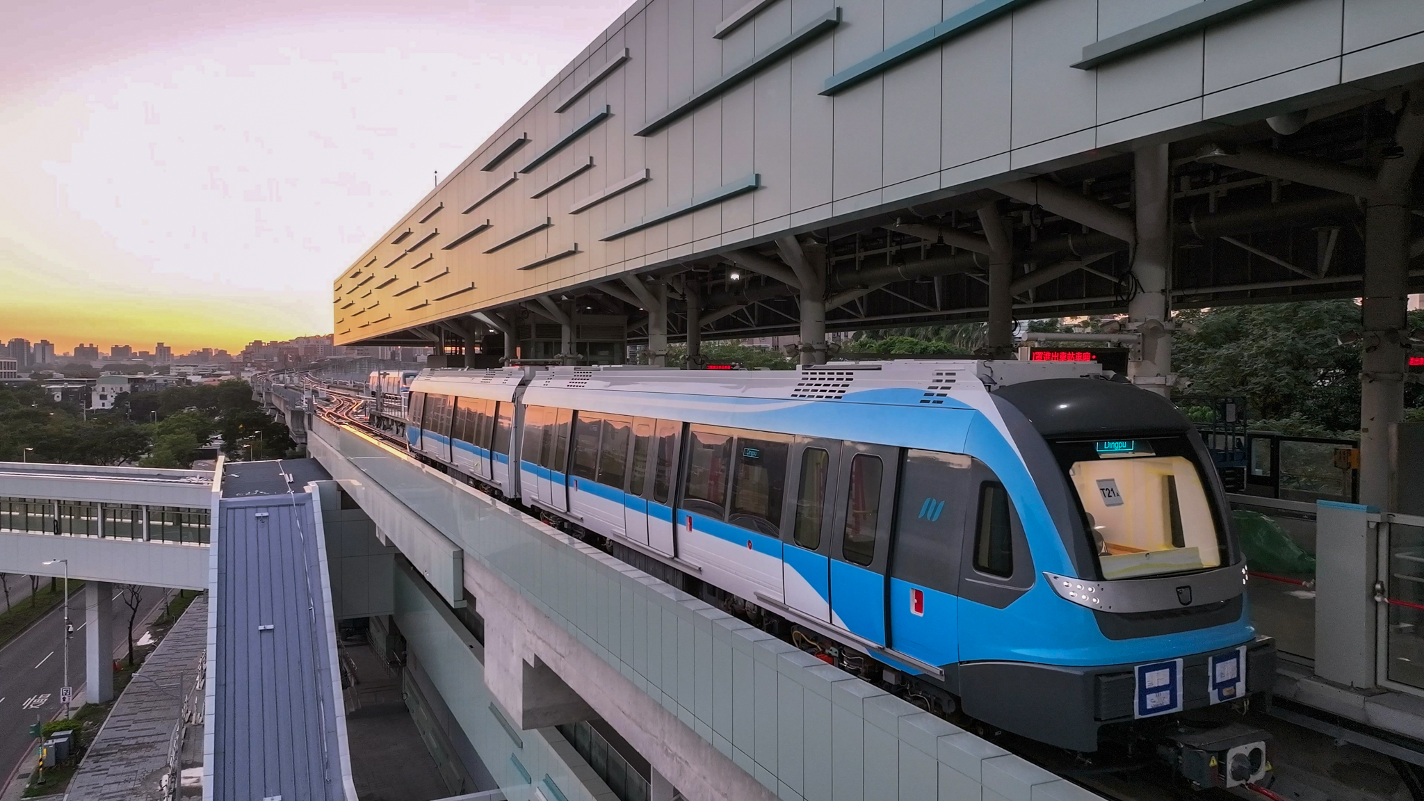 捷運三鶯線確定於6月30日正式通車，並於當天下午開始試營運至8月31日，開放兩個月免費搭乘。（新北市政府提供）