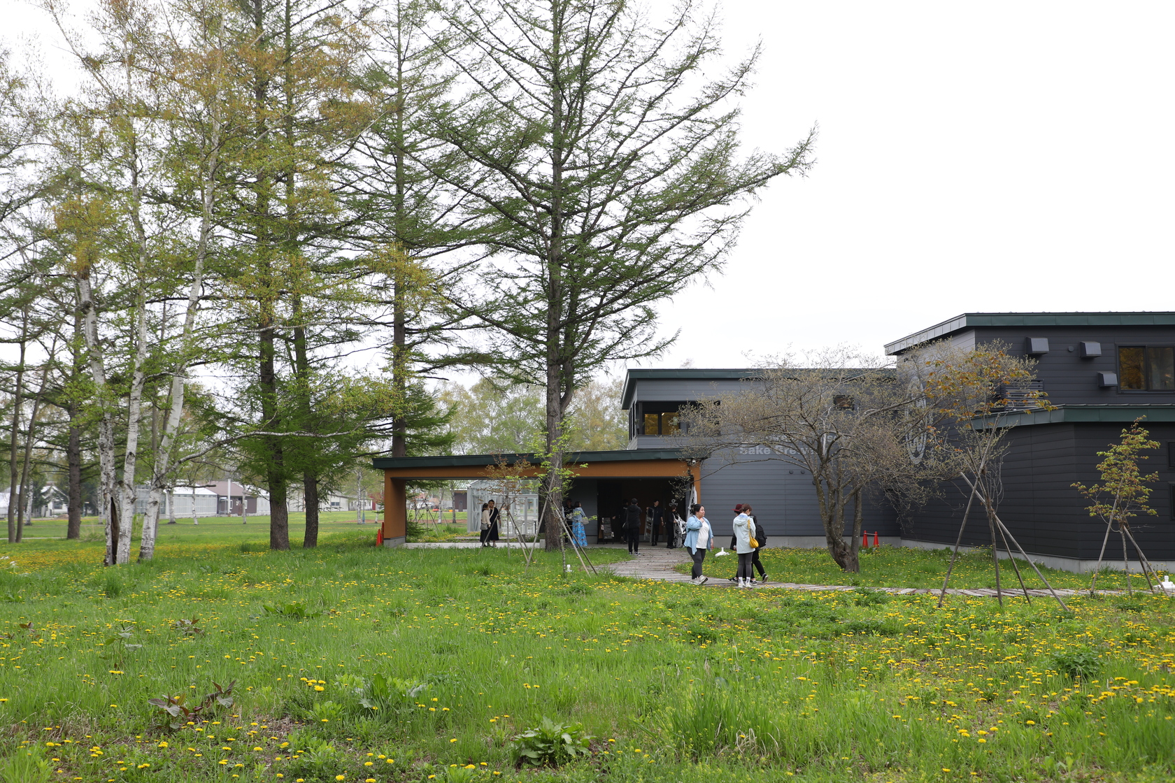 十勝帶廣農業獸醫大學校園幽靜寬廣，還有一處新興的酒廠。