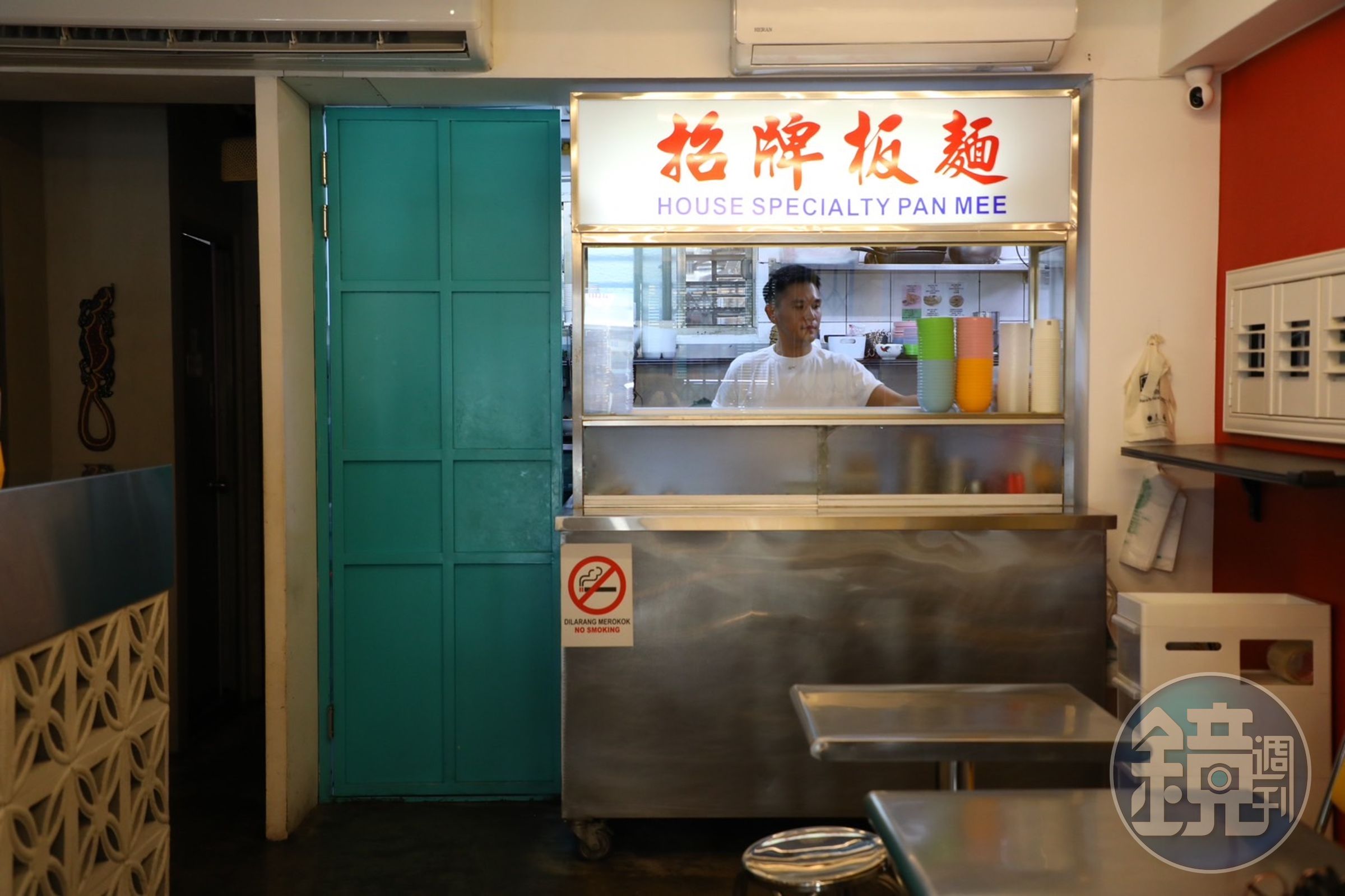 出餐檯如同街邊小吃攤，是如同店中店的設計巧思。
