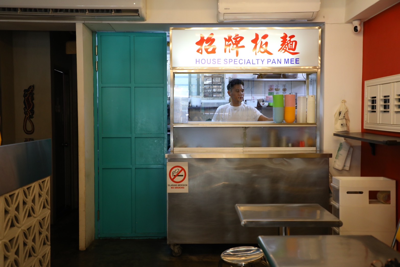 出餐檯如同街邊小吃攤，是如同店中店的設計巧思。