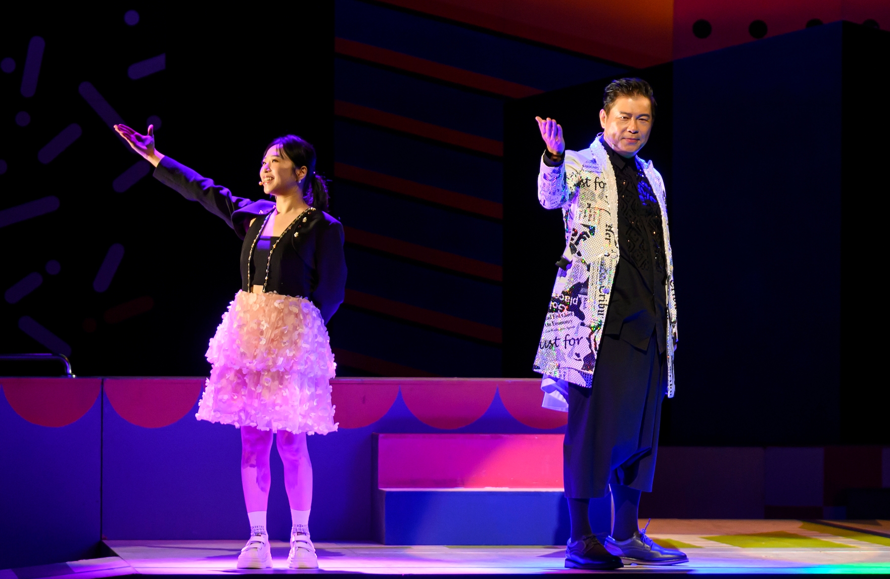 茵聲分享演出《會演是英雄》時，被狂笑場的曾國城感染到自己也笑不停。（英雄會文創提供）