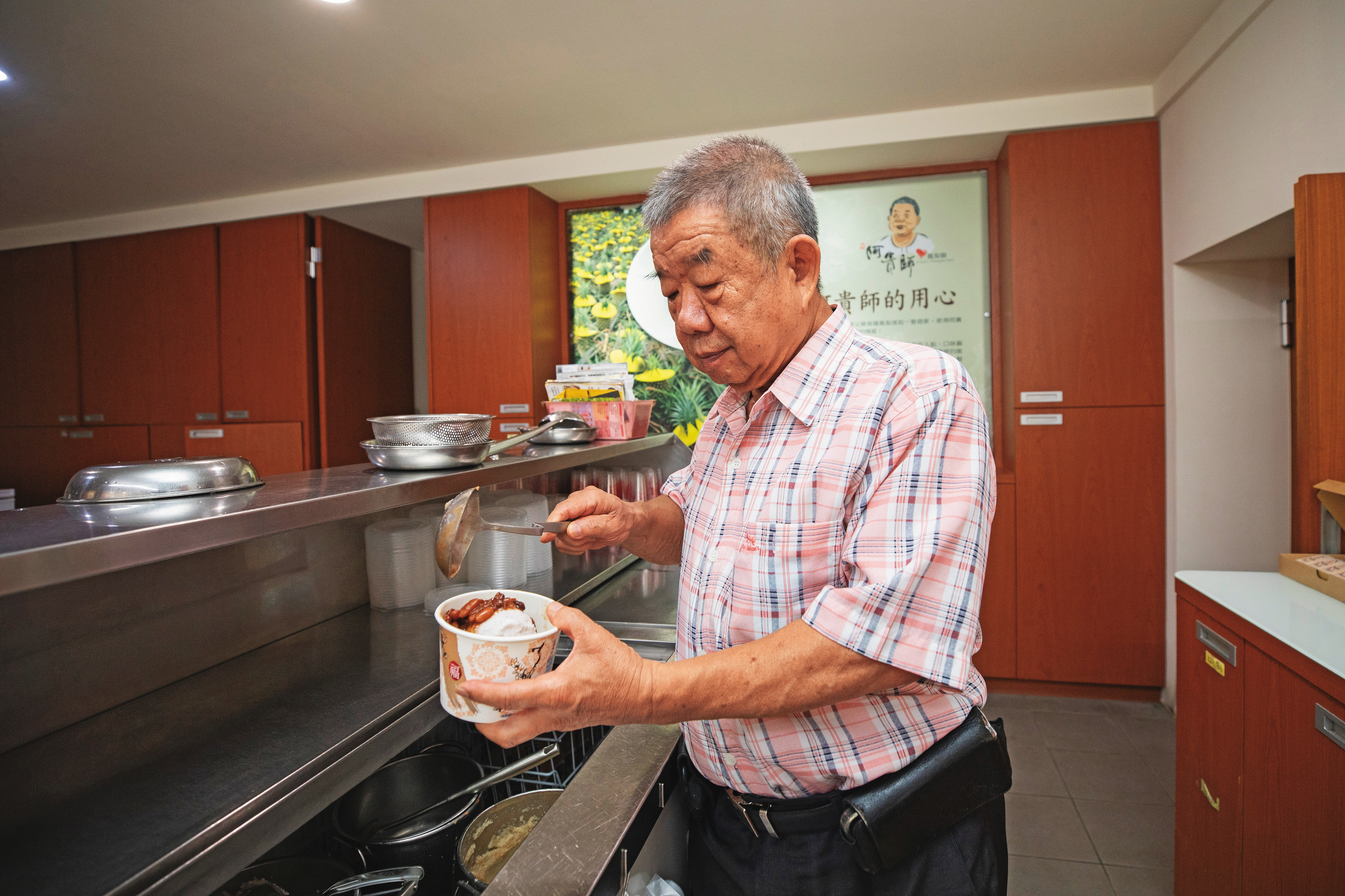 40年前陳榮貴賣冰起家，嘗到成功滋味，一輩子都以冰為業。