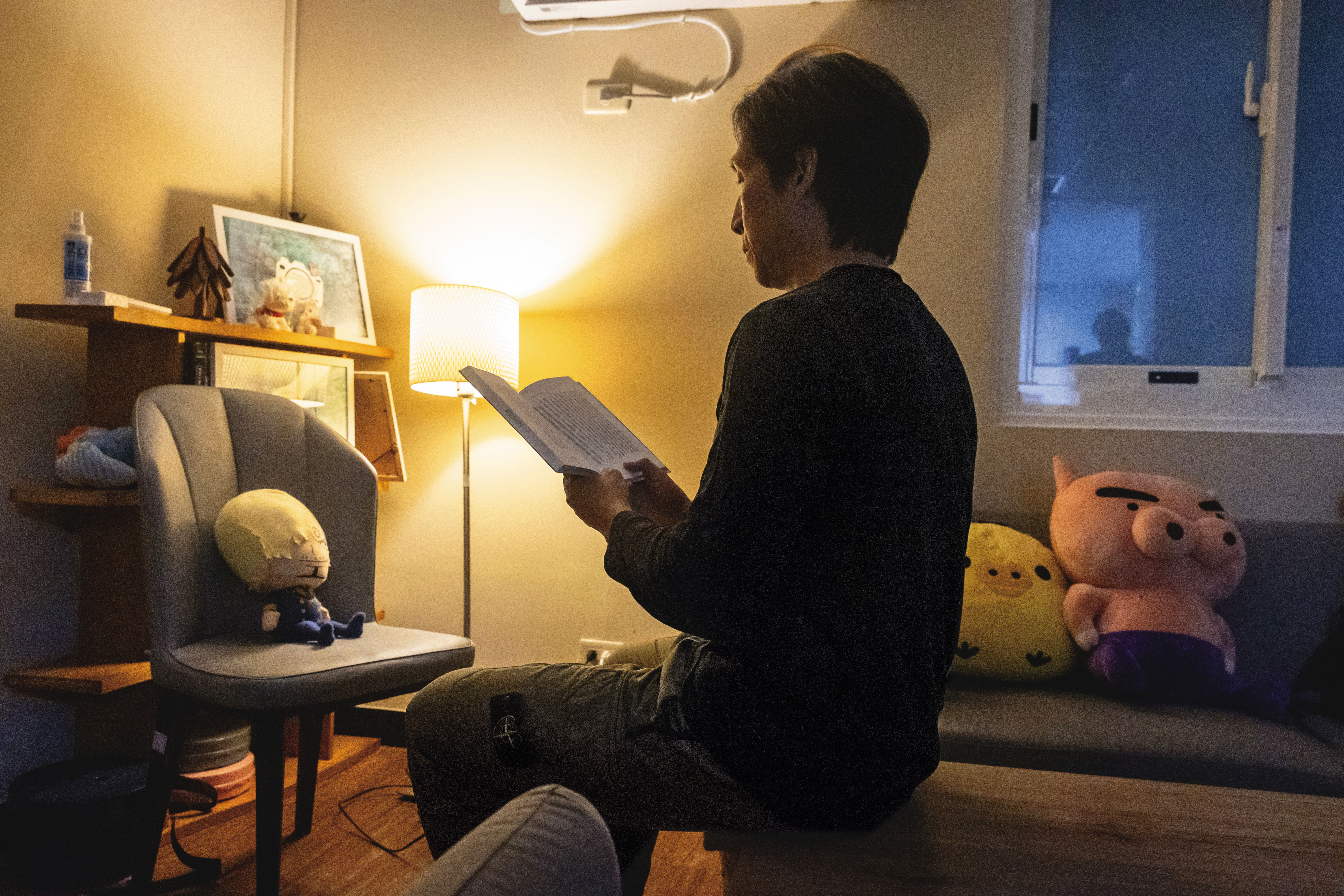 小范近年積極尋找各種資源，陪伴罹患思覺失調20多年的弟弟復健。