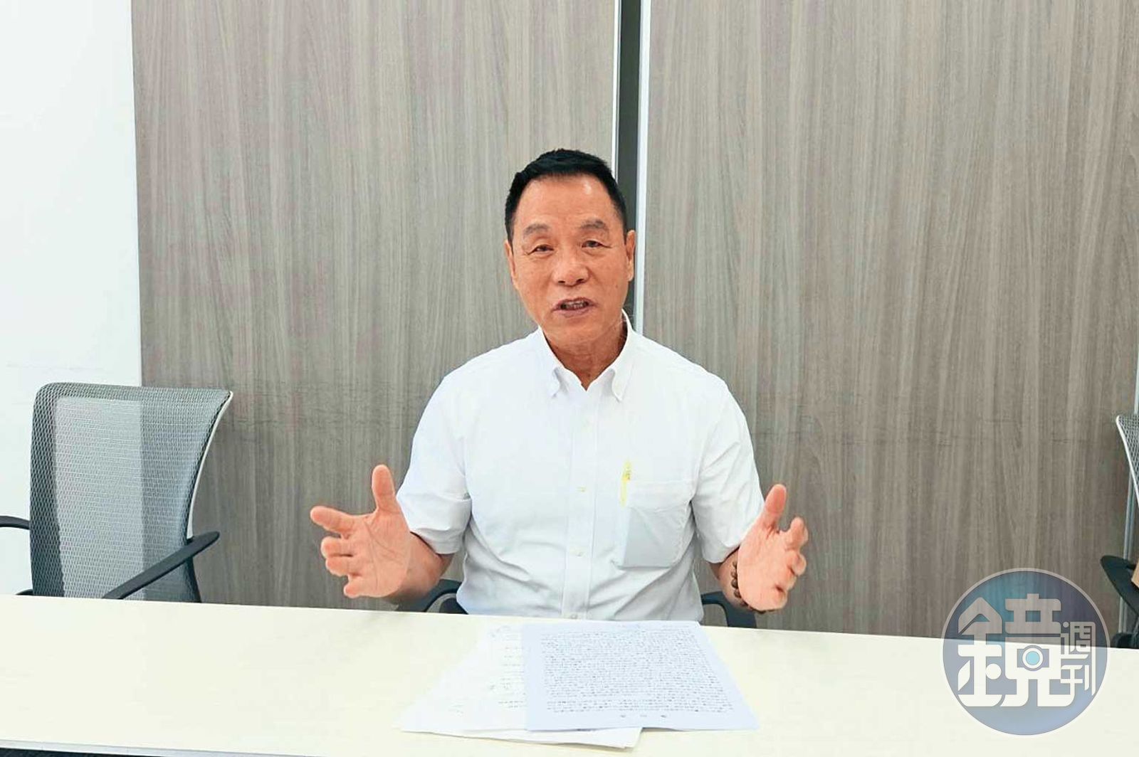 林金龍(圖)在劉炳偉生前討債一度遭黑衣人恐嚇,他認為欠債沒有時效,劉炳中明明很有錢,為何不還債。(圖/鏡週刊)