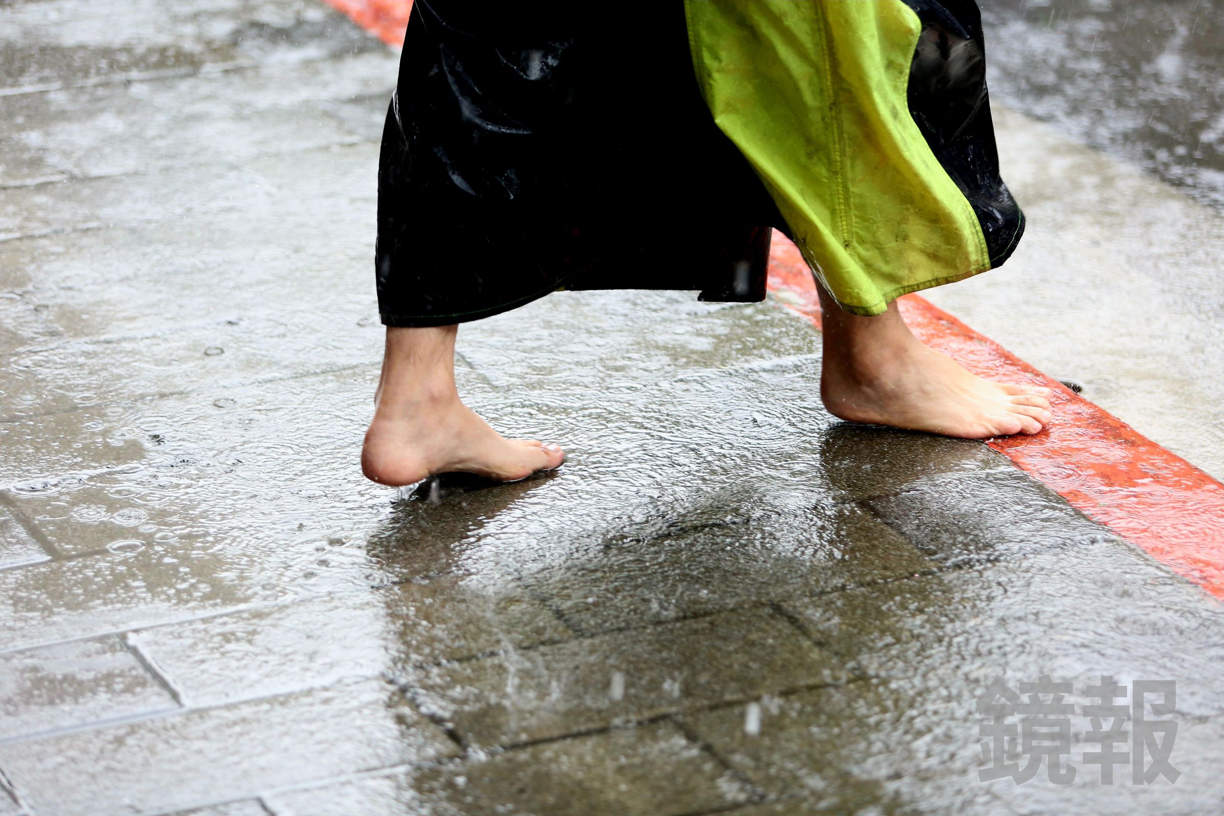 氣象署指出，中南部今防大雨來襲。（鏡報姜永年攝）