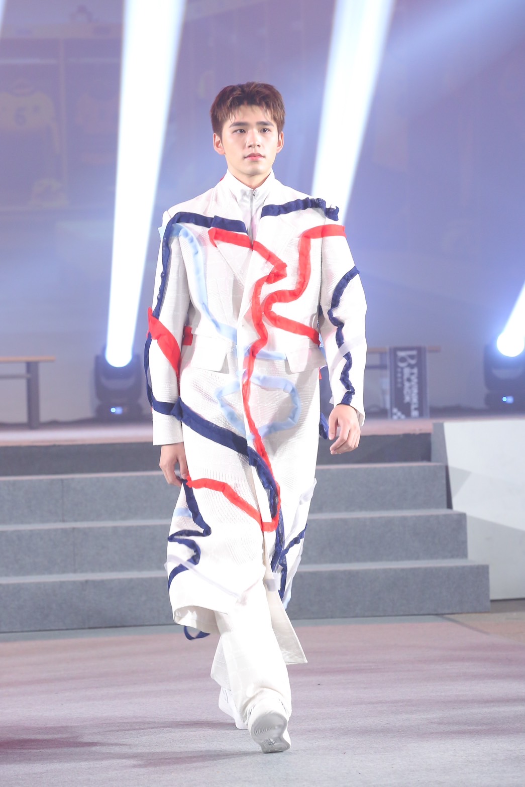 王品澔是第8屆璀璨之星男模組冠軍。
