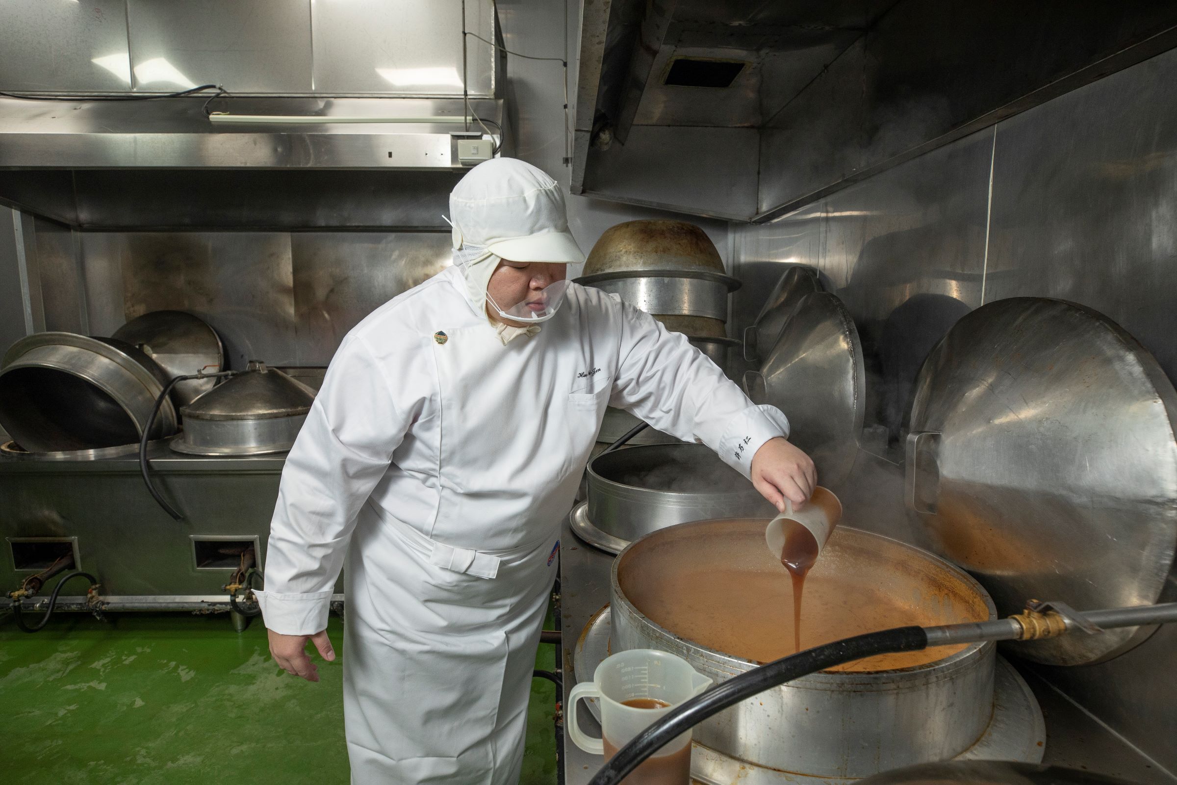 西井村滷味很特別，使用蜂蜜提味、去腥，然而蜂蜜還得用龍眼蜜才行，使用百花蜜，會導致滷品滷失敗。