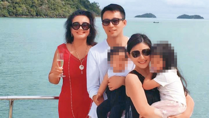 大S（右二）和汪小菲（左二）、張蘭（左一）的紛爭，在大S過世後也暫時消停。（翻攝自汪小菲微博）