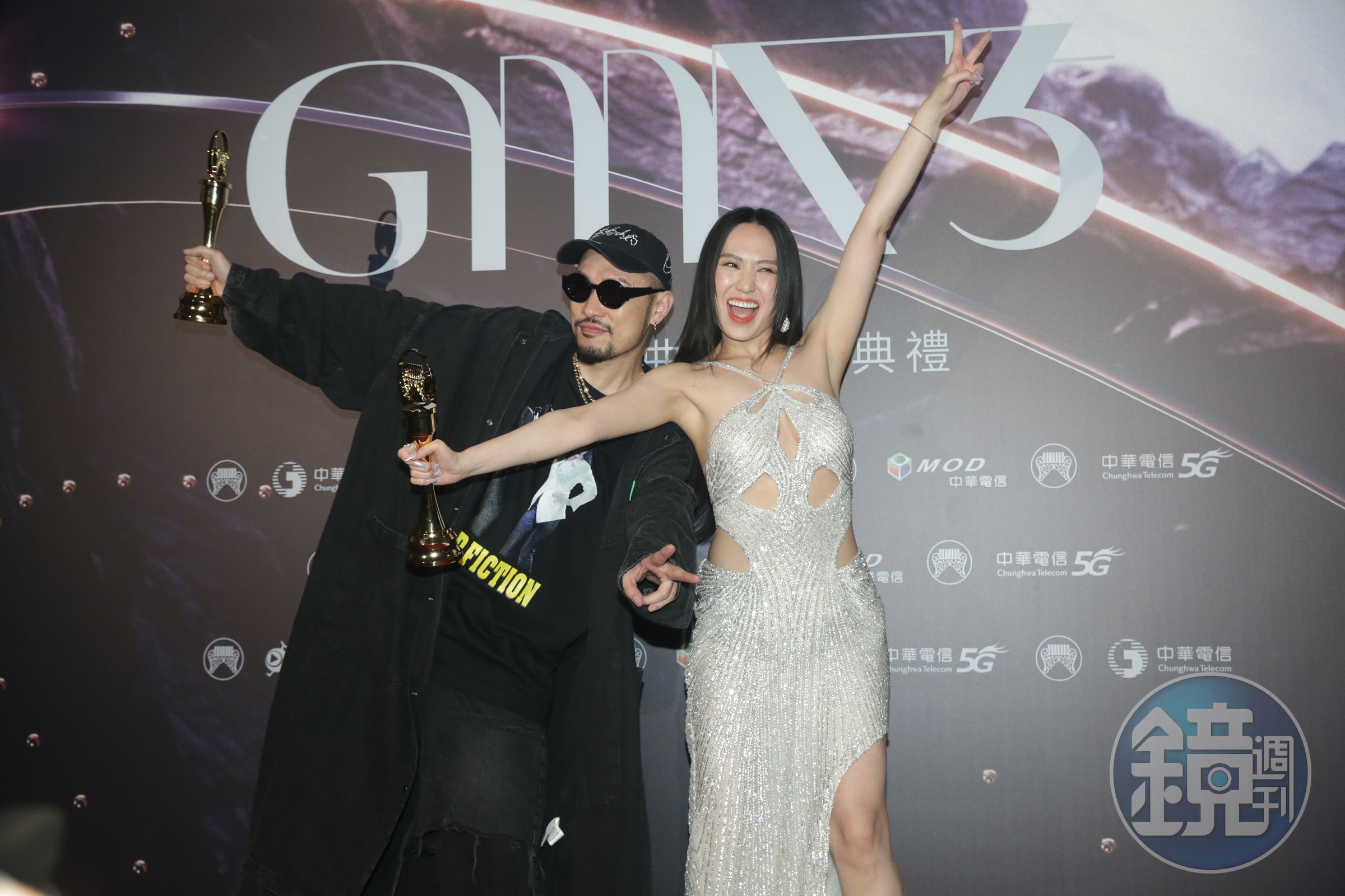 孫盛希成功封后，熱狗拿下歌王。