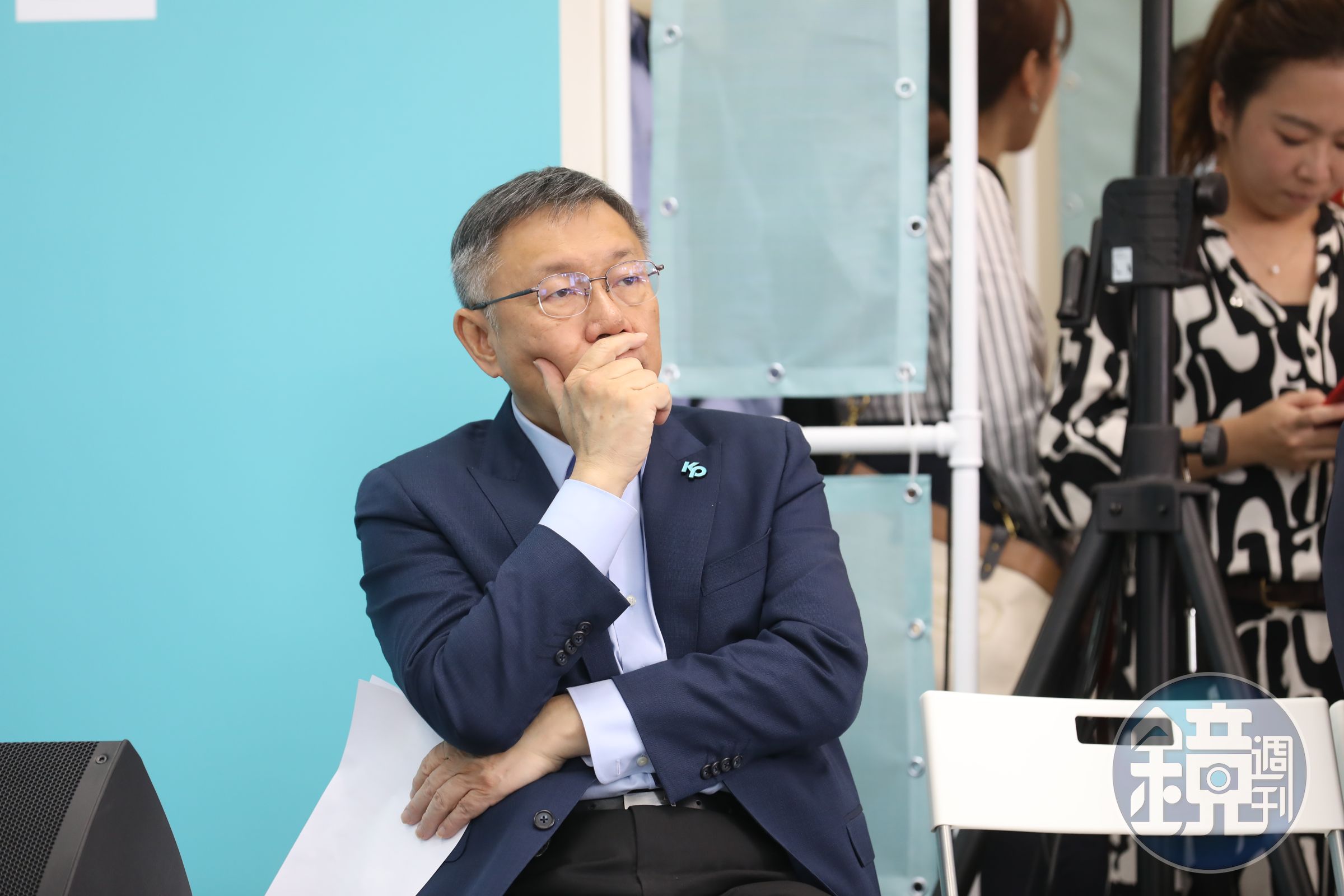 柯文哲今公布不分區立委名單，他透露自己曾問郭台銘有無推薦的不分區立委人選，但郭說不用了，因此作罷。