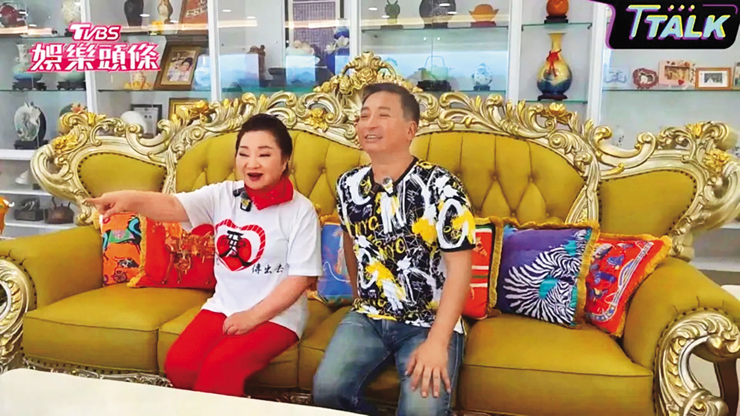 白冰冰（左）日前受訪時透露，新竹豪宅是花上億元向王中平（右）購得改建。（翻攝自TVBS娛樂頭條YouTube）