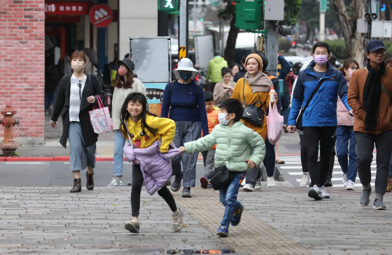 冷氣團發威北北基低溫特報,大台北及基隆地區有局部低於10度的低溫。