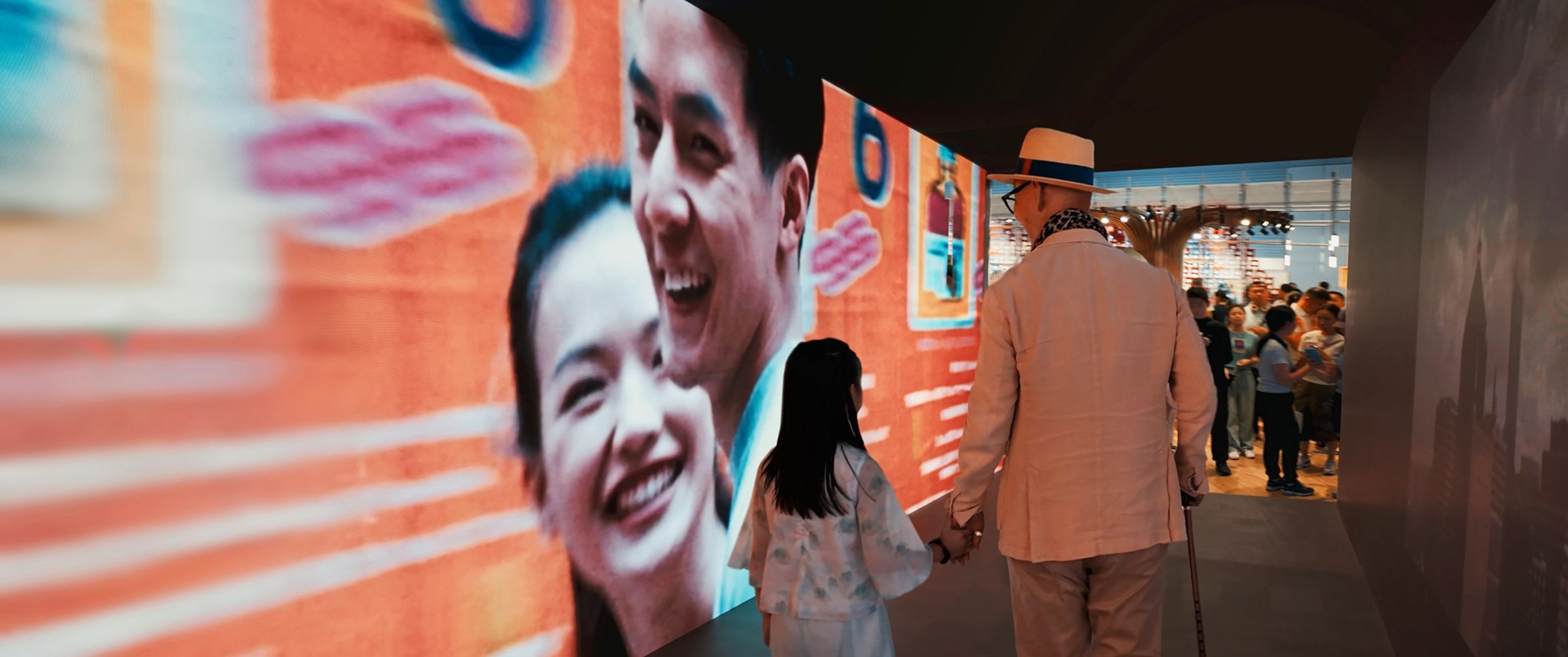 《中場休息》展現張曼玉、鍾楚紅、周潤發、馮德倫、吳彥祖等明星的青春身影。(金馬執委會提供)