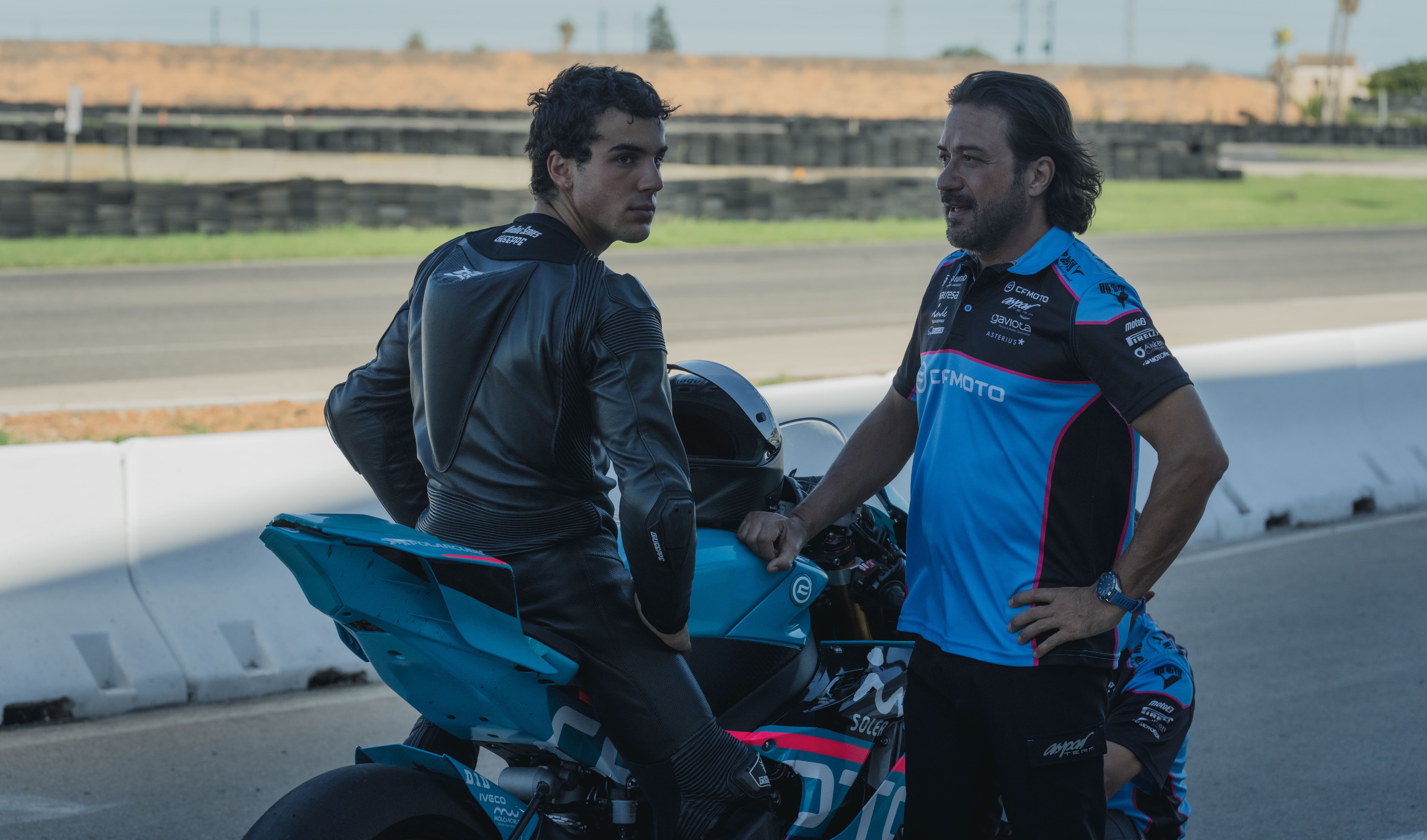 影史第一部以世界摩托車錦標賽為主題的電影《Moto極速傳奇》，帶領觀眾置身賽道第一排。（原創娛樂提供）