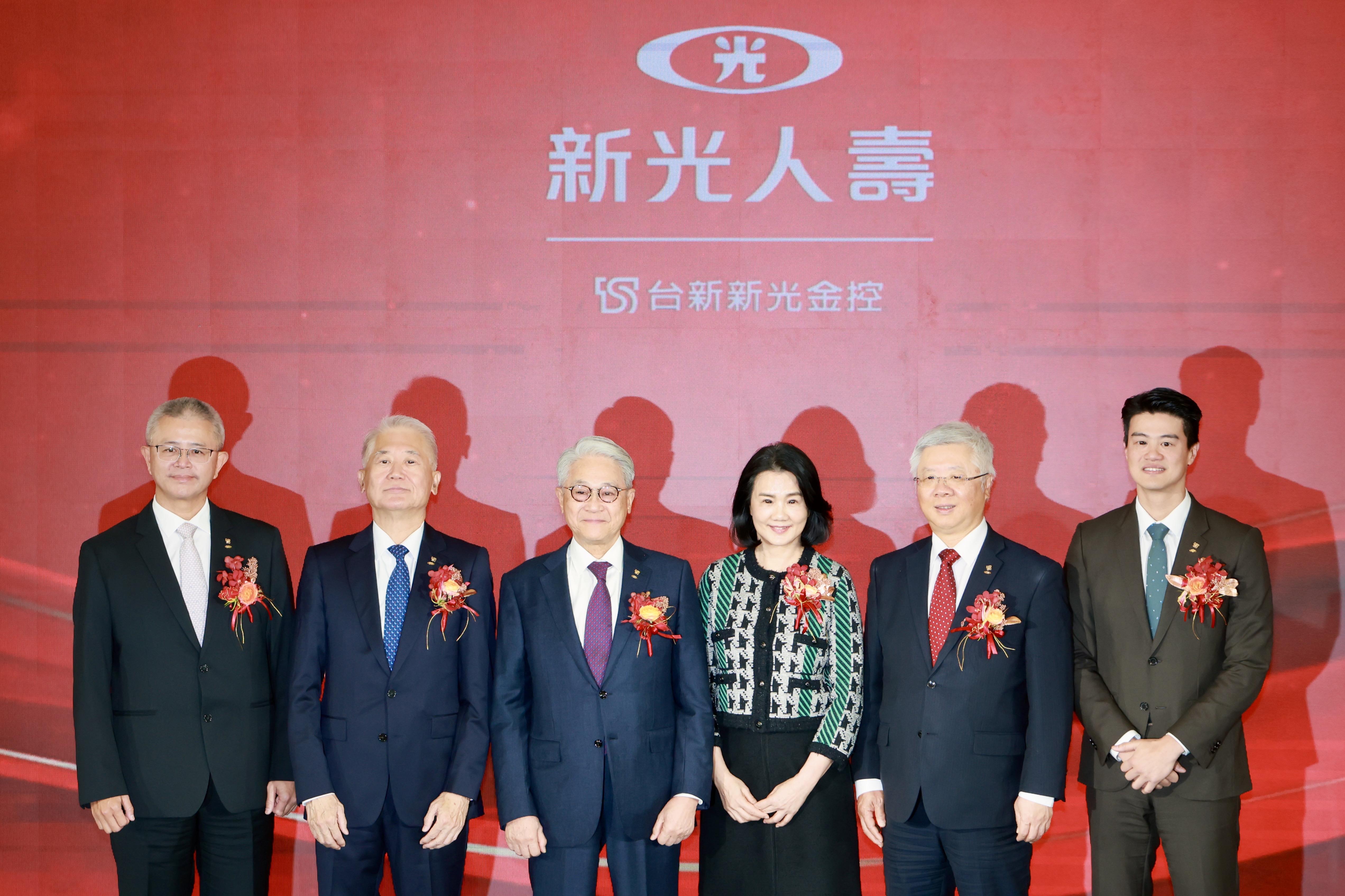 台新新光金控人壽正式合併，未來將整合投信、銀行等子公司資源發揮效益。