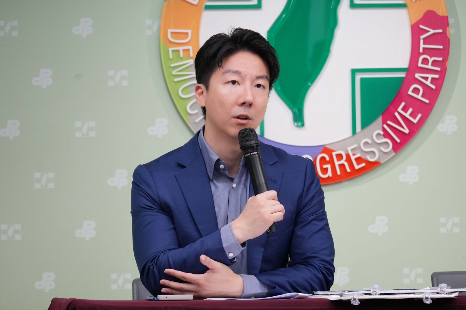 徐佳青請辭遭疑「斷尾求生」救選情 吳崢嗆KMT不要臉:民進黨一向以最嚴格標準自我要求