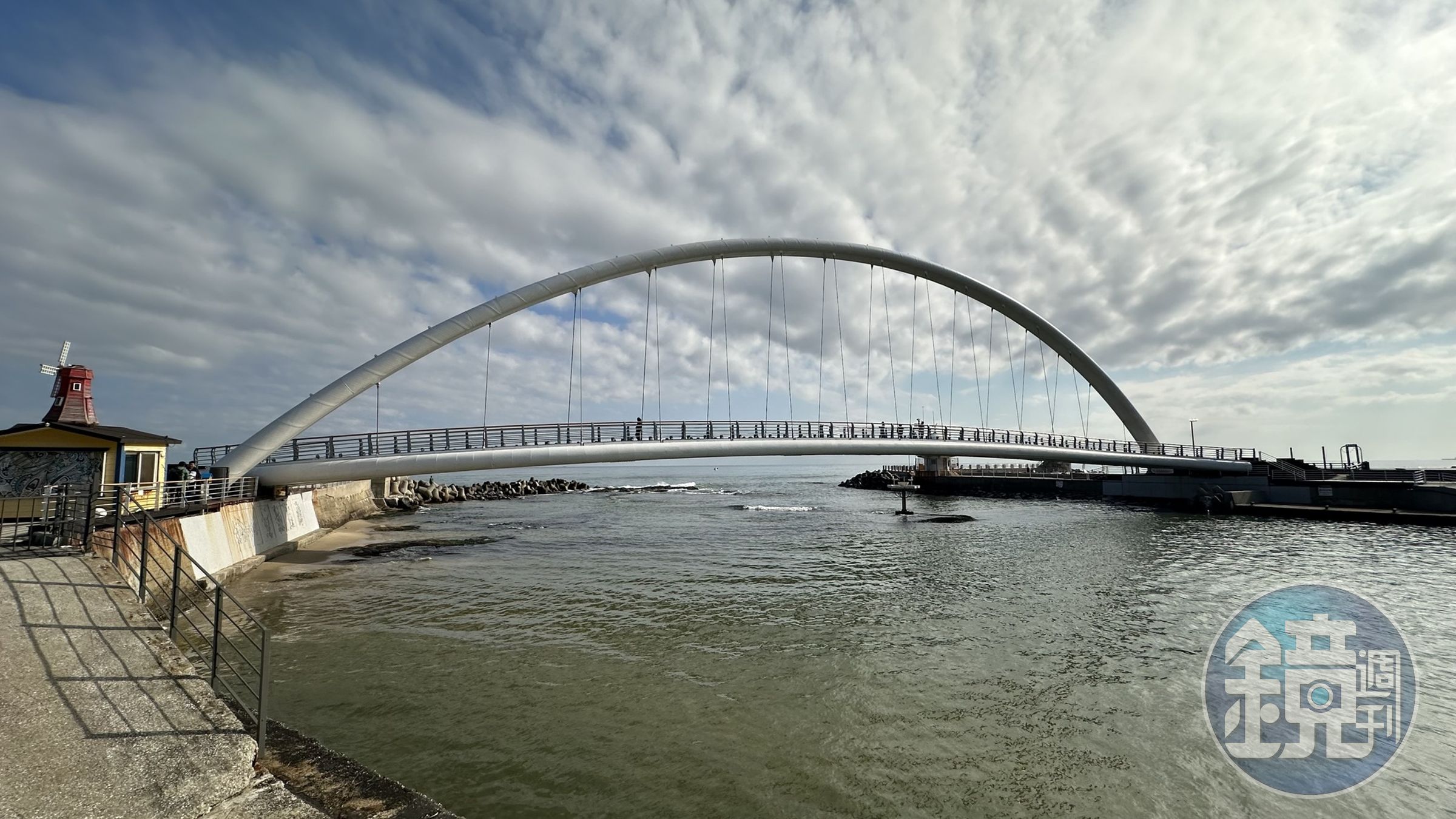 「江門立木橋」為河海交界處的地標景觀橋。