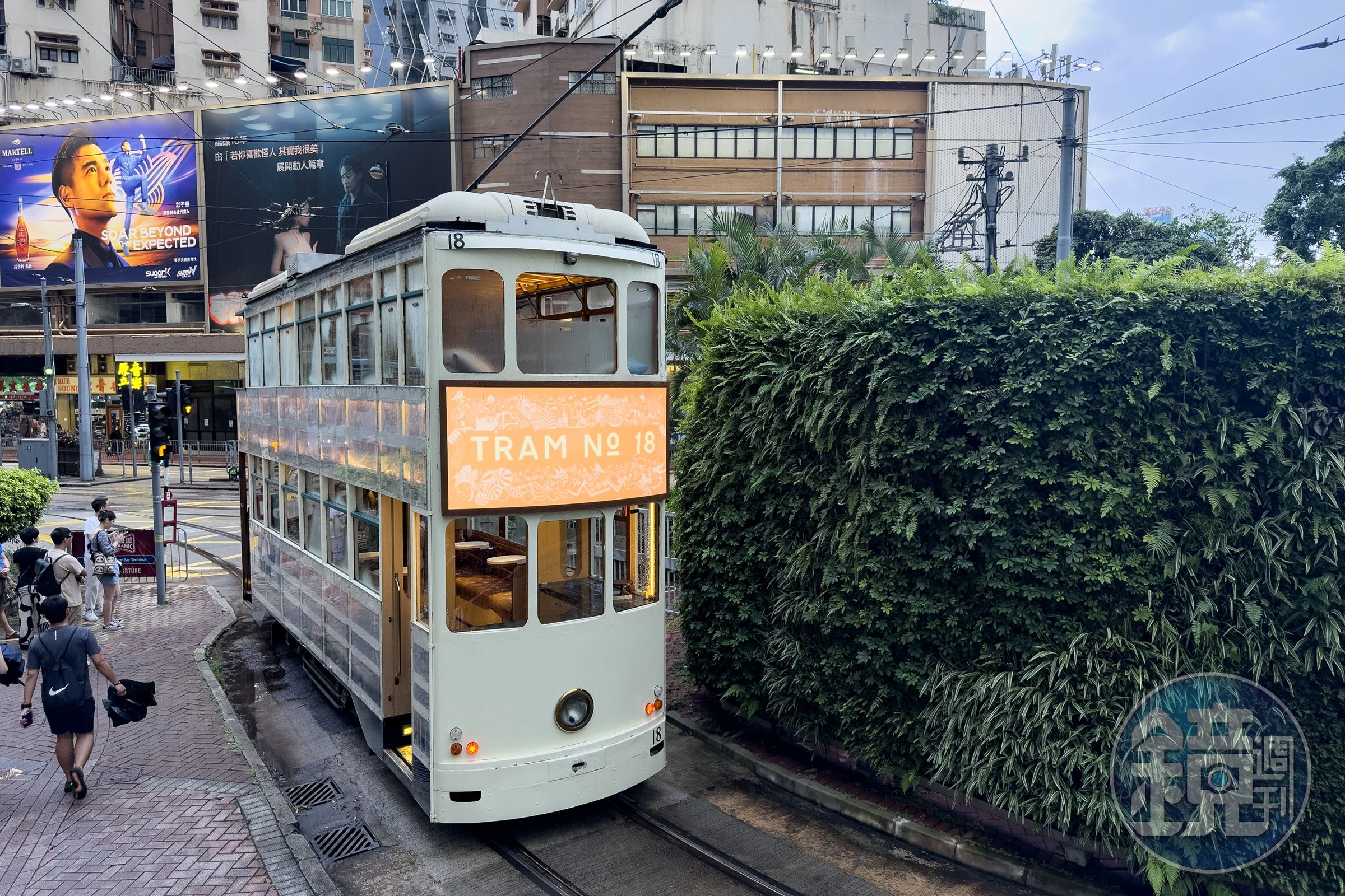 目前香港電車有4輛古董派對電車,可供各種活動包車使用,圖中為最新整修完成、唯一有冷氣的Tram No.18。
