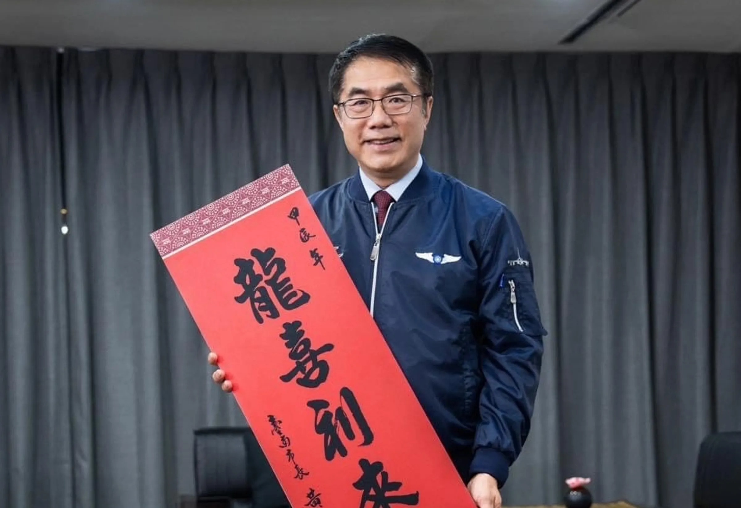 黃偉哲出車禍！公務車撞上100公斤掉落物，車頭損毀嚇喊「阿彌陀佛」。（資料照）