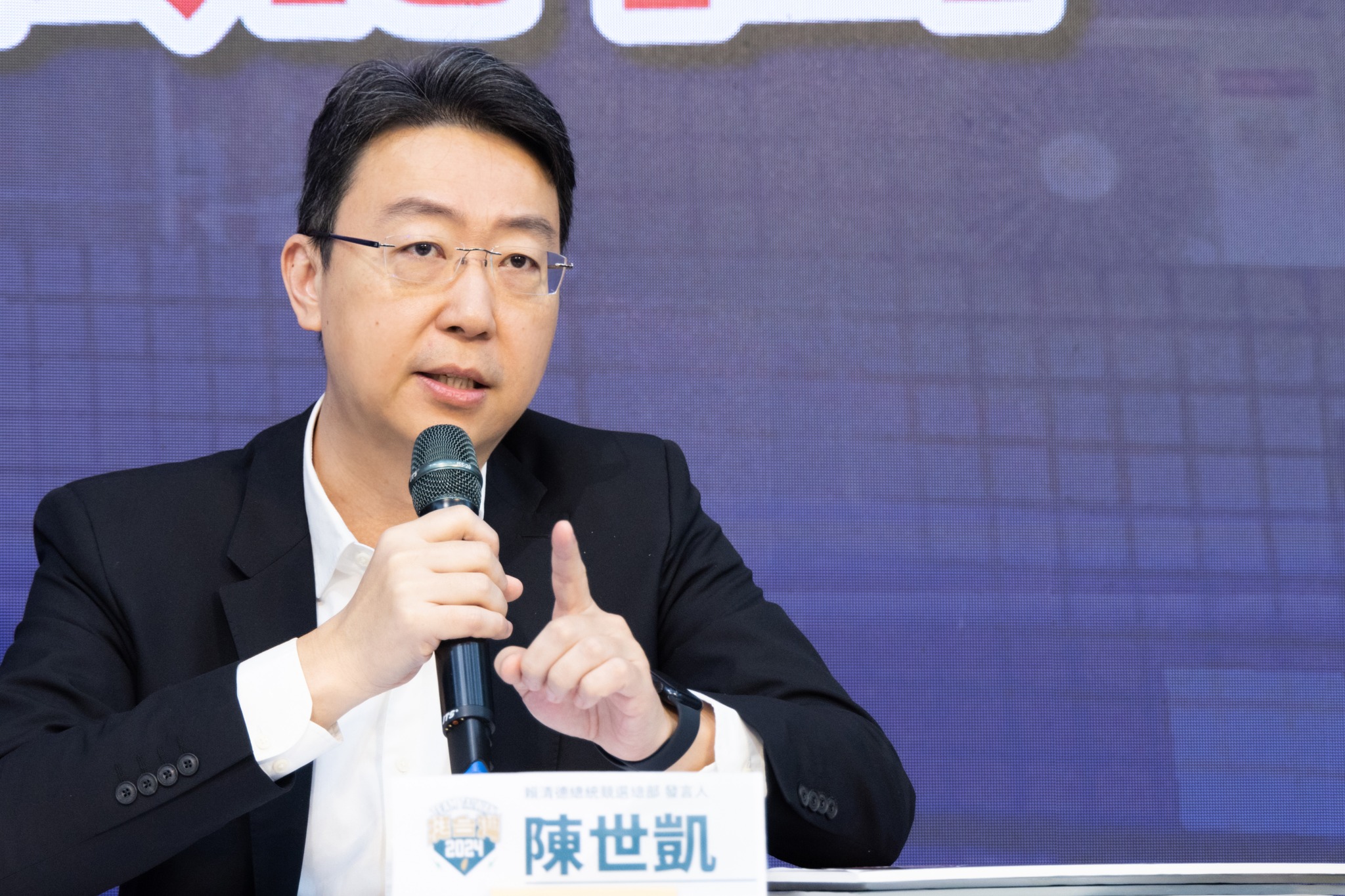 國民黨發言人凌濤質疑賴清德透過台南市的公共建設滋養個人資產，賴競總發言人陳世凱稱根本是把捏造的故事當爆料。（翻攝自陳世凱臉書）