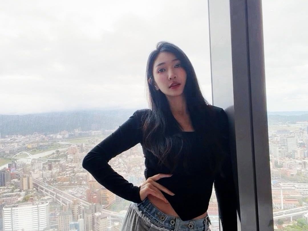 Grace昨（8日）凌晨突然在臉書宣布打算改名，並透漏選擇讓ChatGPT協助挑選新名字。（翻攝自臉書Out Of Control 媽咪Grace）