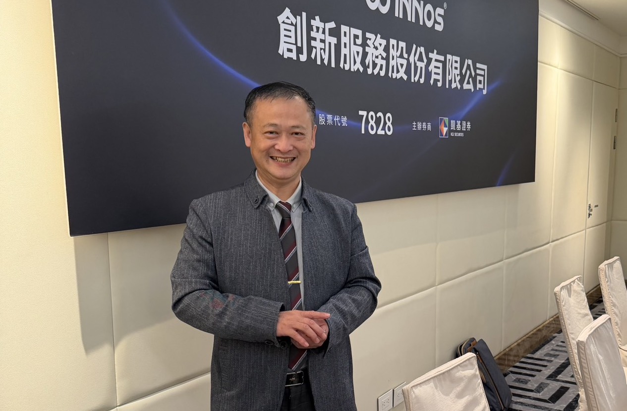 創新服務(7828)預計4月下旬轉上櫃。董事長吳智孟不做me too產品，靠研發出自動化探針卡植針設備，帶領公司翻身。
