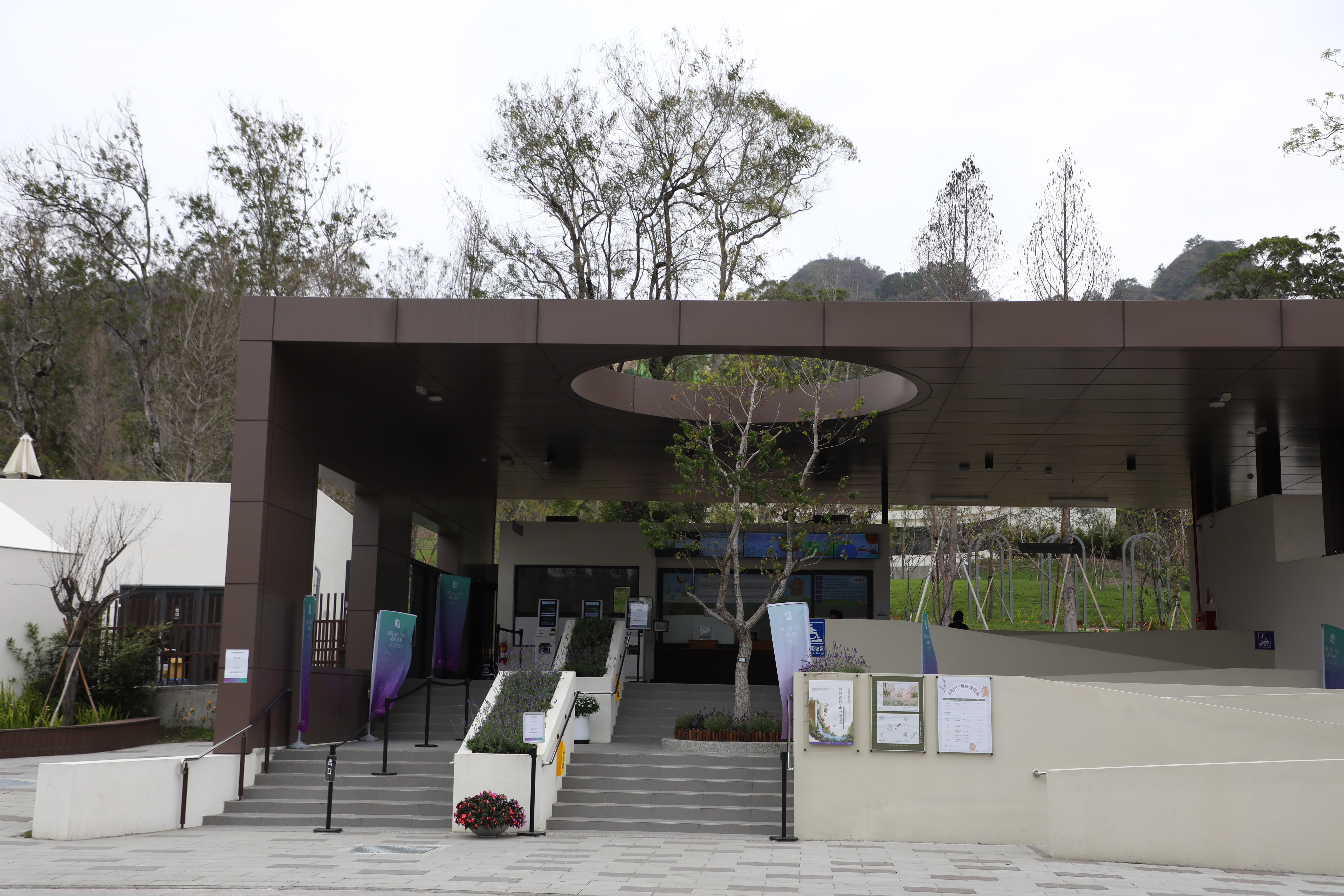 「薰衣草森林南投九九峰園區」佔地面積約4.9公頃，已於3月9日試營運。