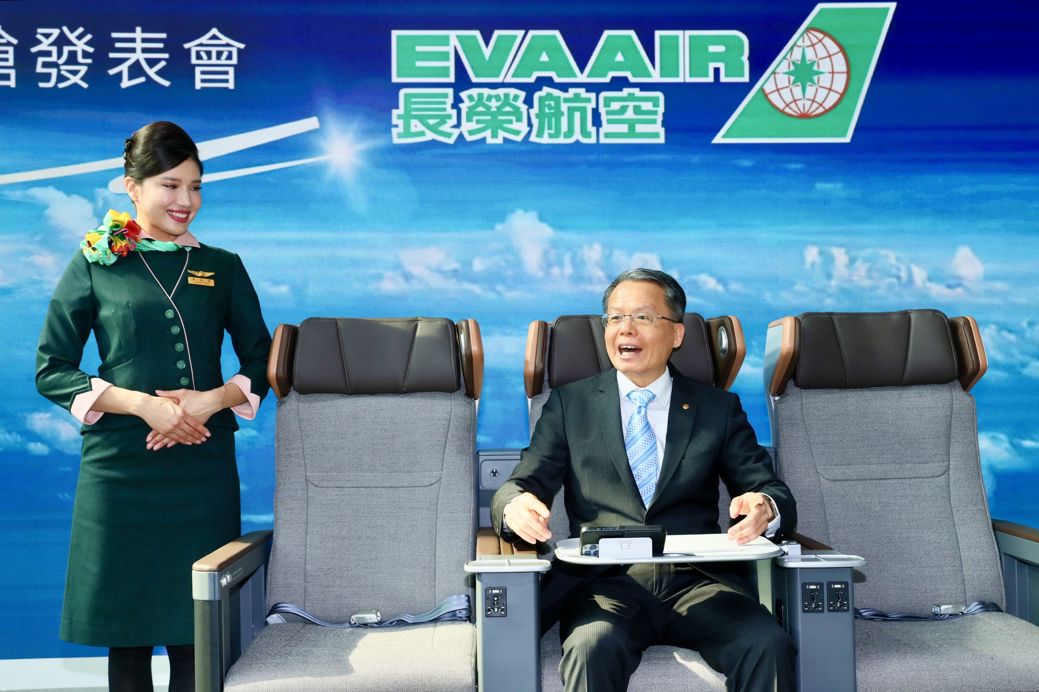 長榮航空總經理孫嘉明今主持第4代豪華經濟艙發表會。