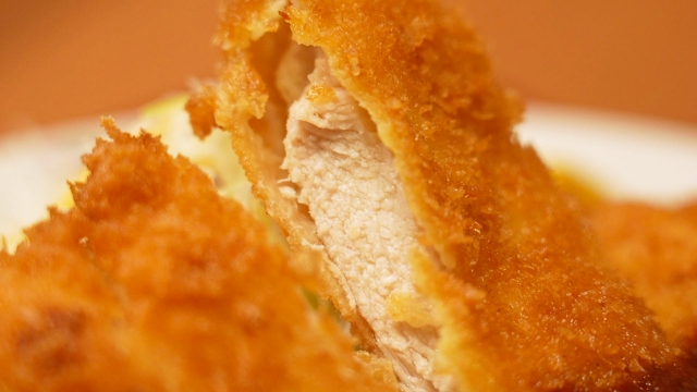 有桃園網友直喊，桃園連2年都未放到颱風假，「只要這次桃園有放假，就要發1,500份雞排」。示意圖。（photoAC）