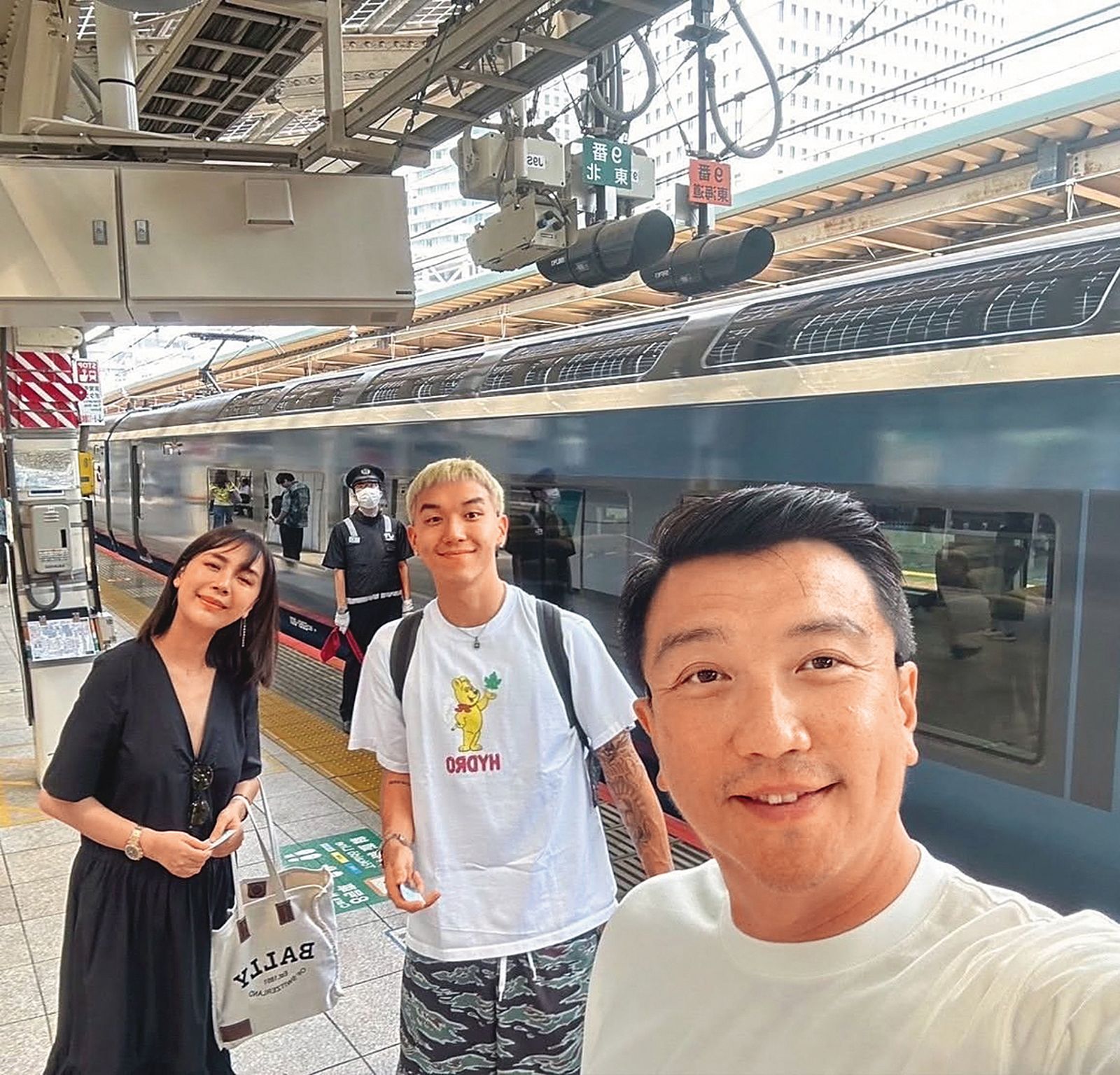 陳婉若（左）與導演王維明（右），常和兒子Len Wang（中）一家三口出遊。（翻攝自陳婉若IG）