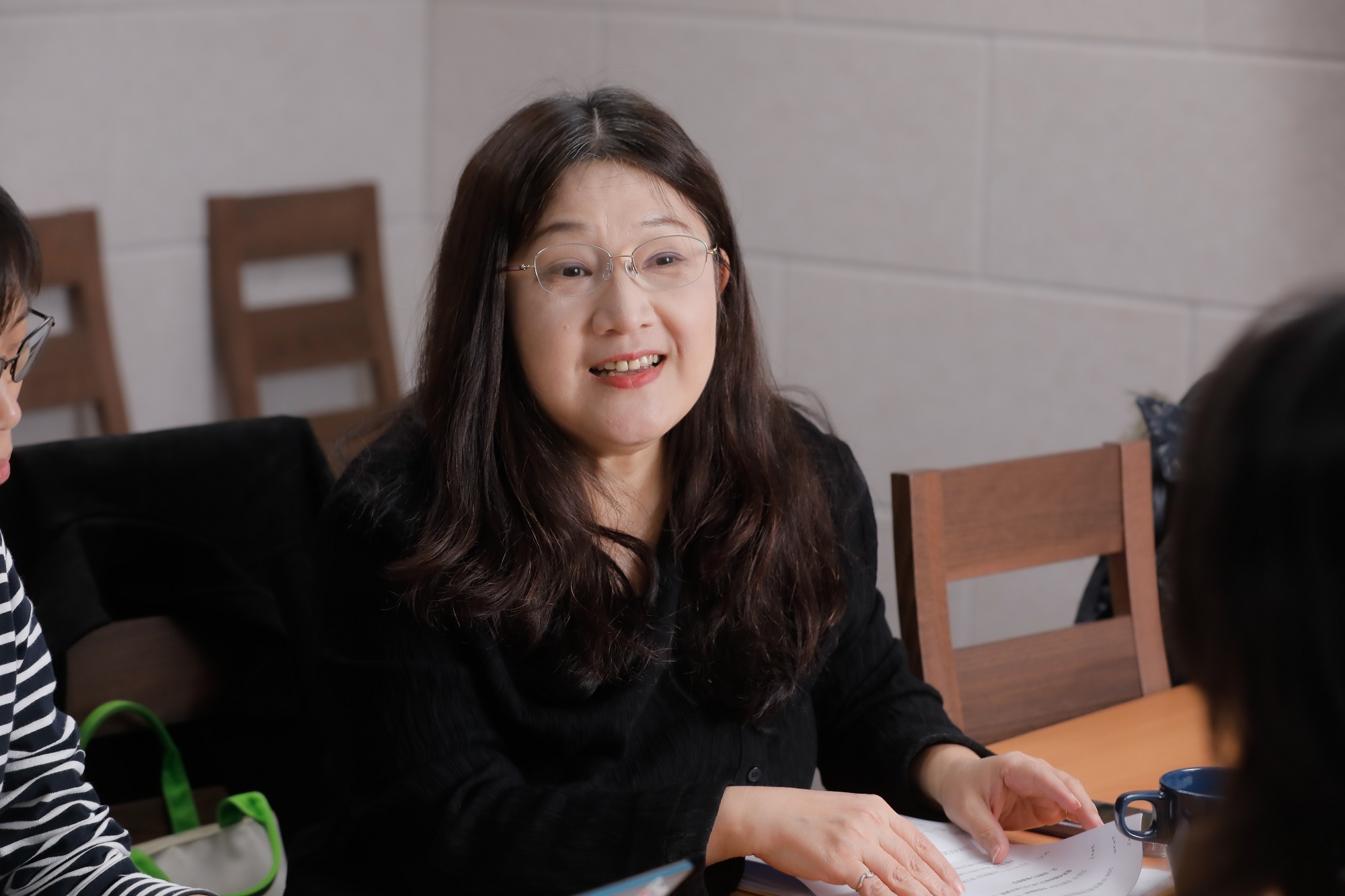 兒少中心主任林瓊芬開設工作坊，找來專家傳授與兒少工作的專業知識。
