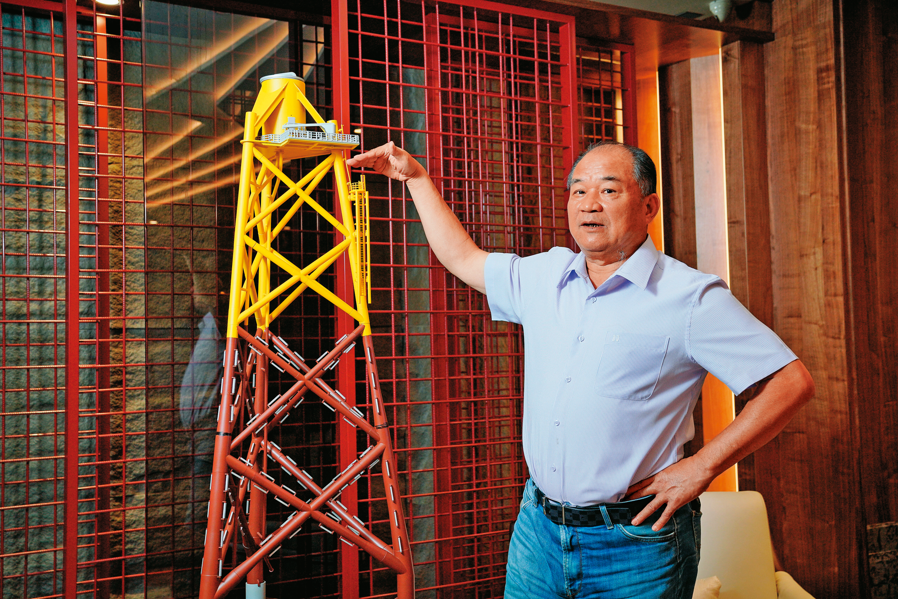 世紀鋼集團董事長賴文祥憑著過人的膽識與遠見，率先卡位風電水下基礎產業，搶下國內龍頭寶座。