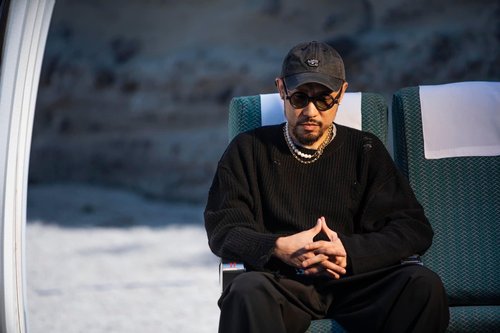 熱狗新歌〈依然我行我素〉，歌詞砲轟音樂圈。（翻攝自熱狗臉書）