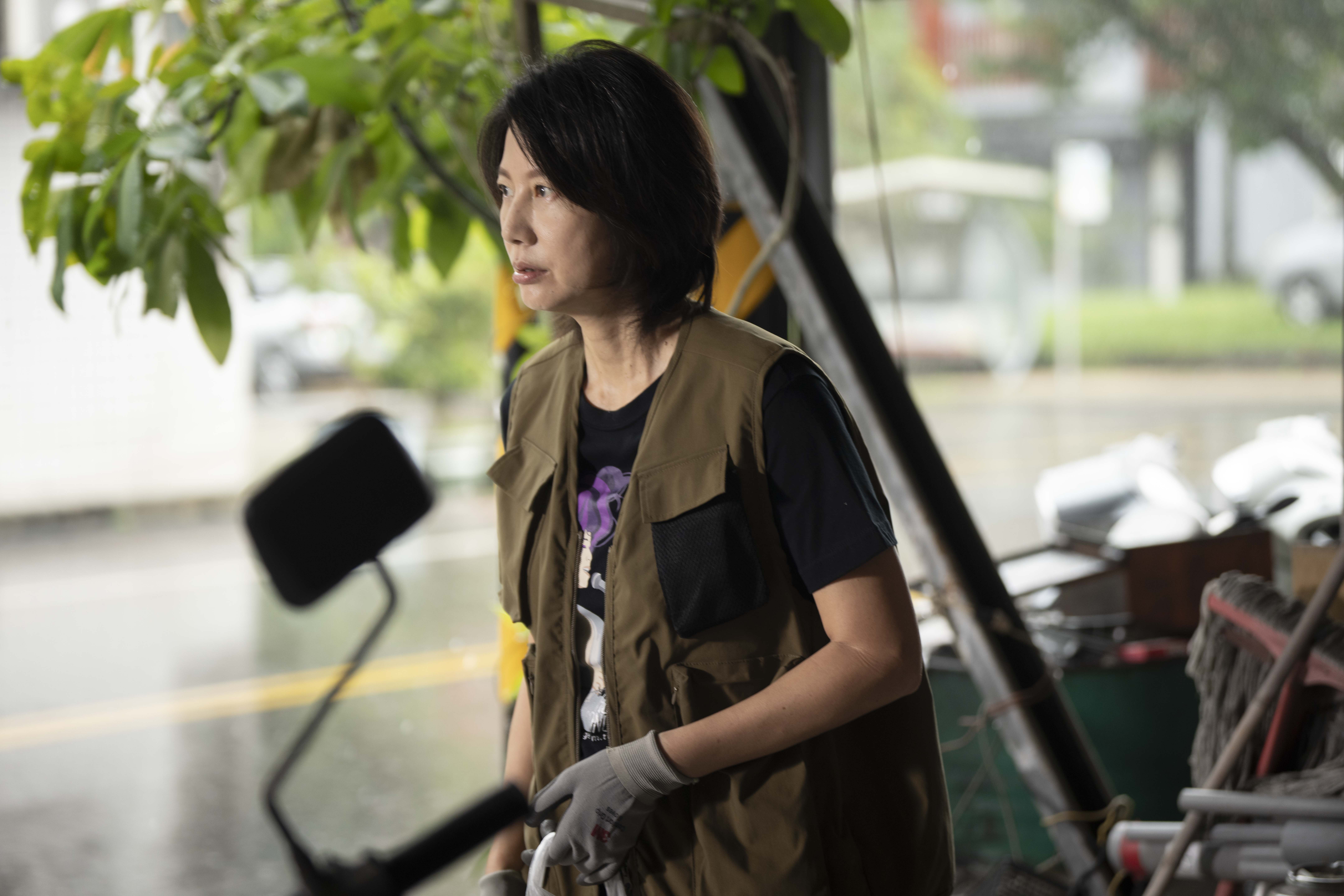 丁寧飾演男性化、母胎單身的水電工。（公視台語台、華視提供）