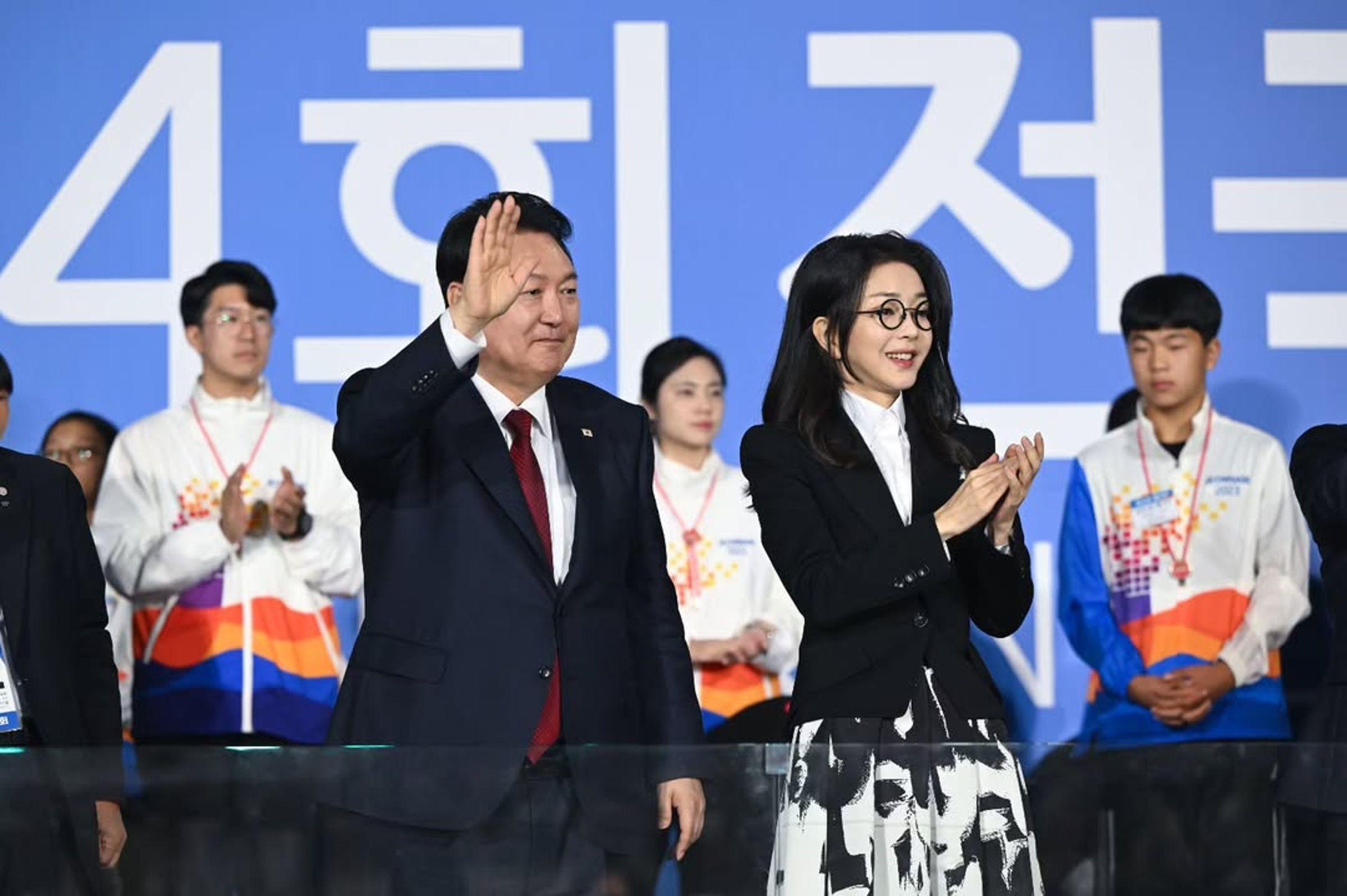 前總統尹錫悅與夫人金建希今年中秋將各自在看守所內度過節日。(翻攝自sukyeol.yoon IG)