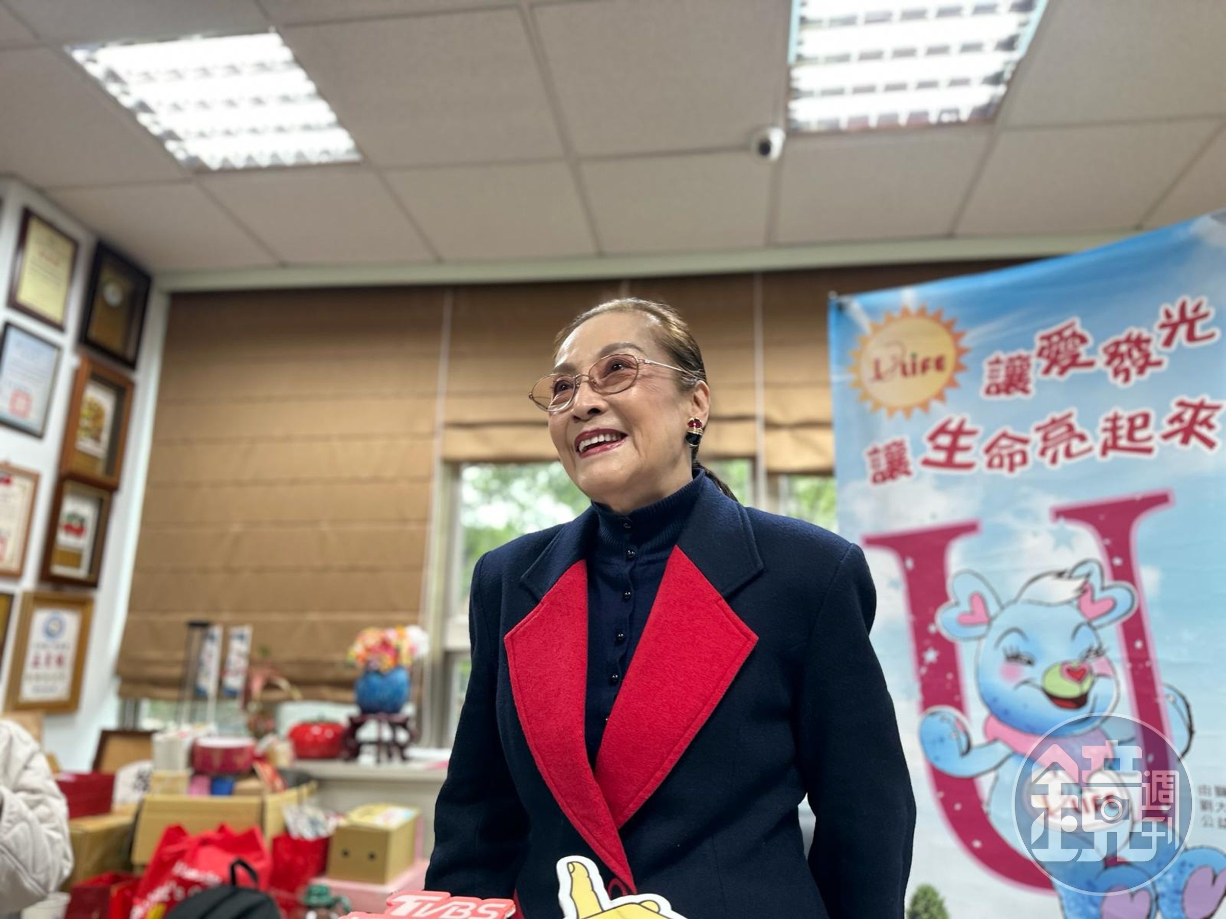憶如今出席公益活動。