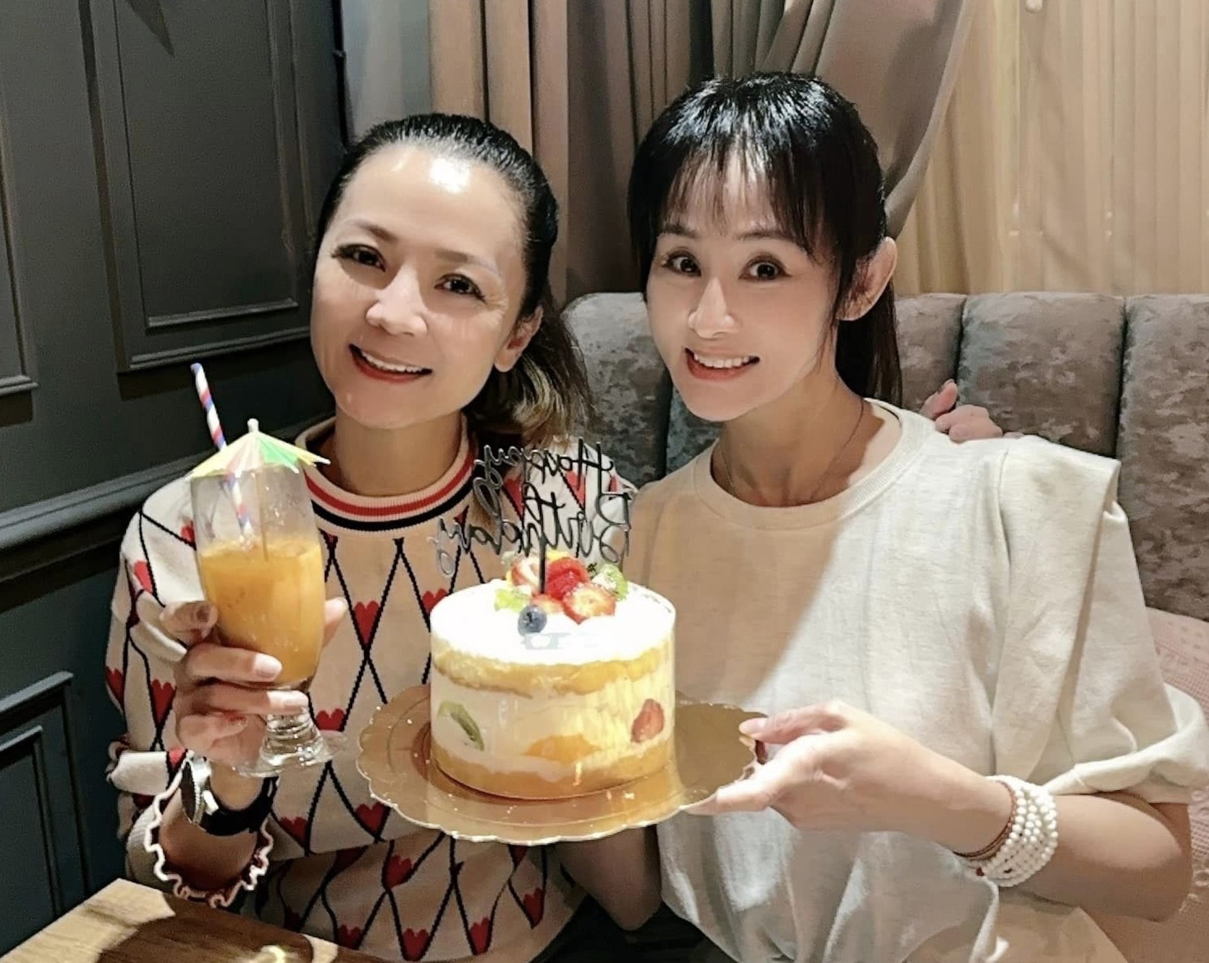 兵家綺昨晚在好友陪伴下過50歲生日。(翻攝自兵家綺臉書)