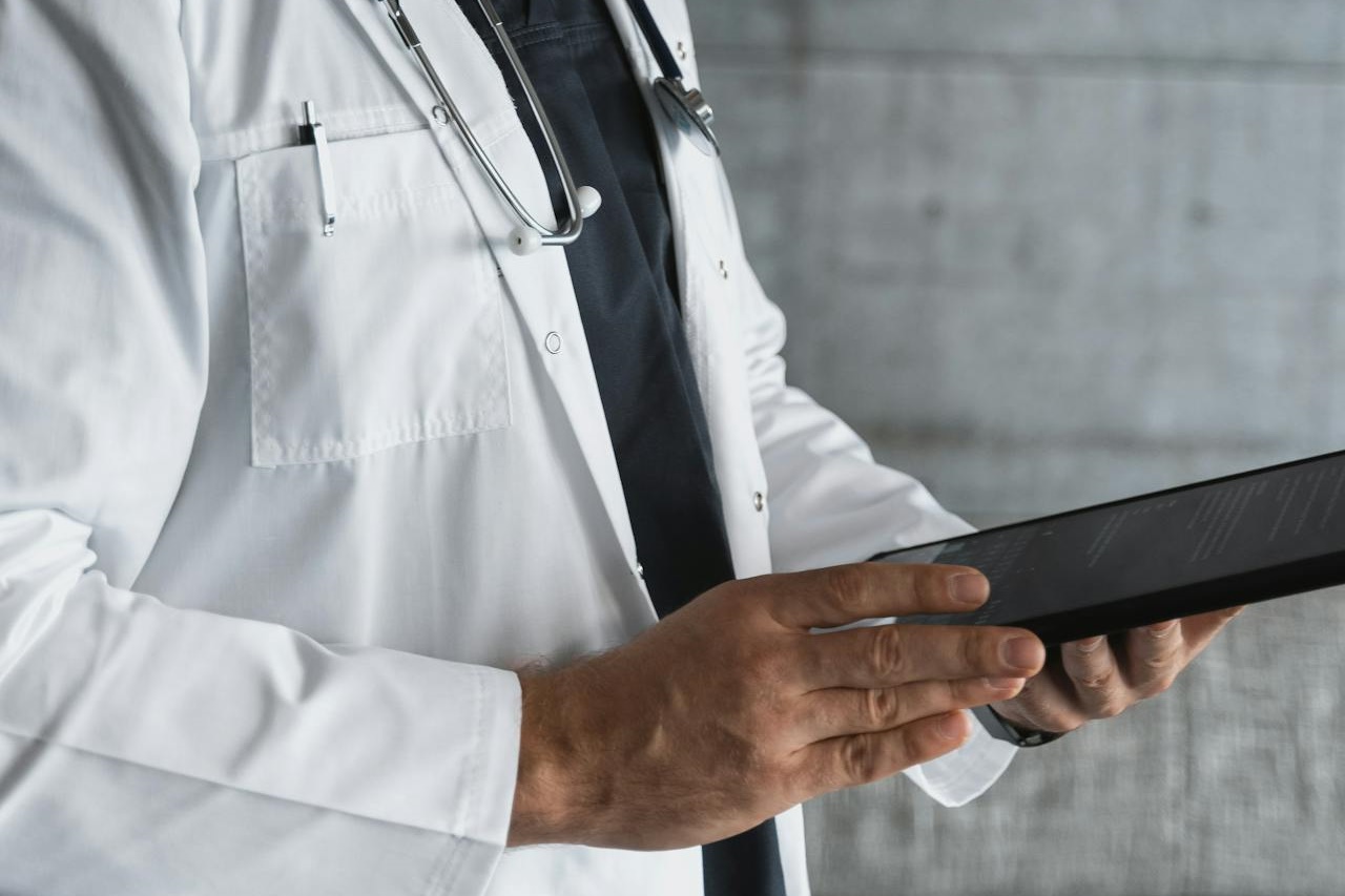 律師蘇家宏分享癌末朋友因心境轉變，病情竟也好轉。（示意圖，Pexels）