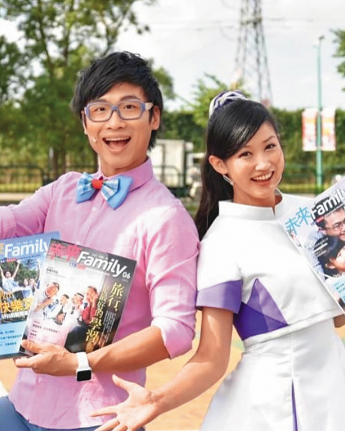 劭瑜（右）與海苔哥哥（左）結婚後，兩人還一起在劇團工作。	（翻攝自簡劭瑜IG）