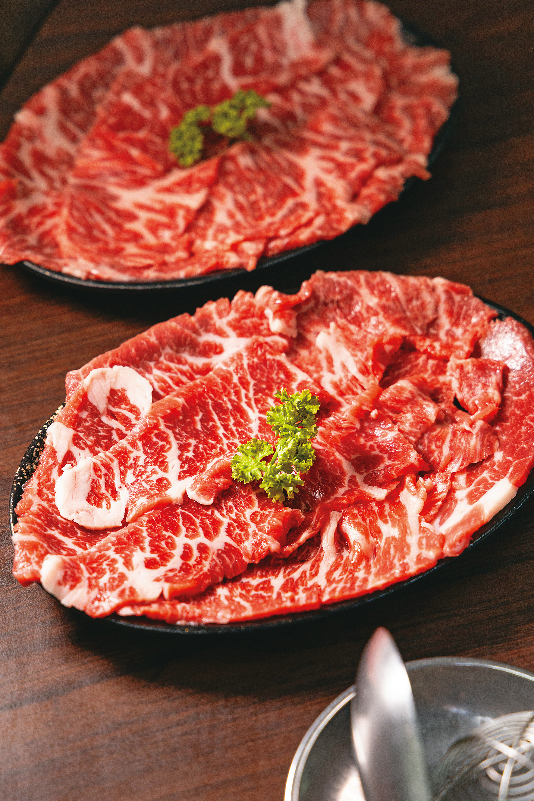 「頂級雪花牛肉」與沙茶醬是天作之合。（390元／份）