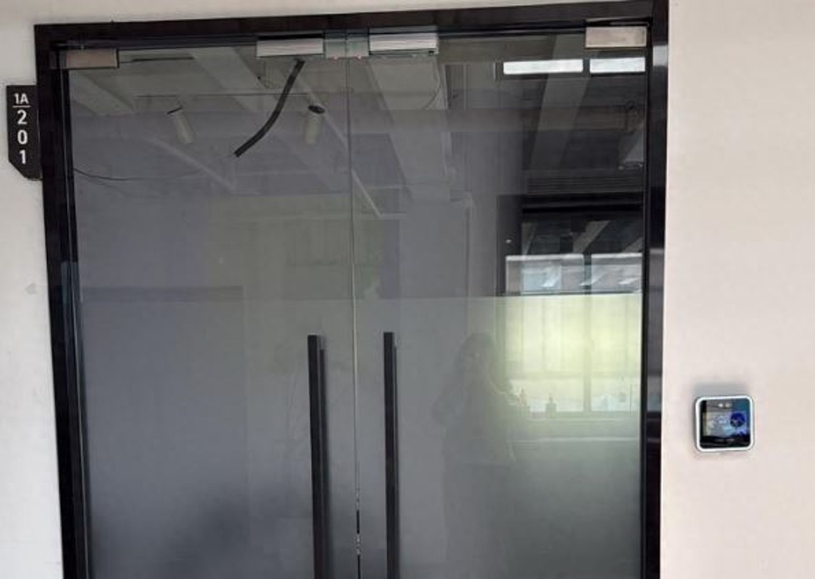 「產假休完公司消失!」 女員工見辦公室搬空超崩潰:資遣費也沒了