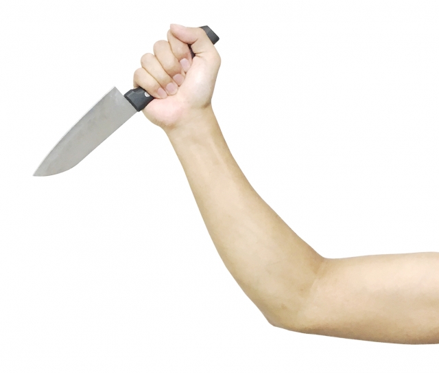 巴西一名男子帶女子回家一夜情時,沒想到愛愛到一半遭女方持刀狂捅。(翻攝自Canal38)