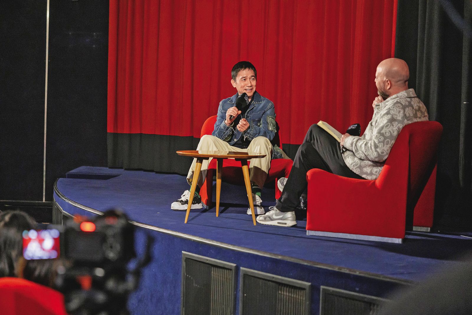 今年1月梁朝偉在巴黎為《你是不會當樹嗎》舉辦座談，吸引不少影迷朝聖。（東方IC）