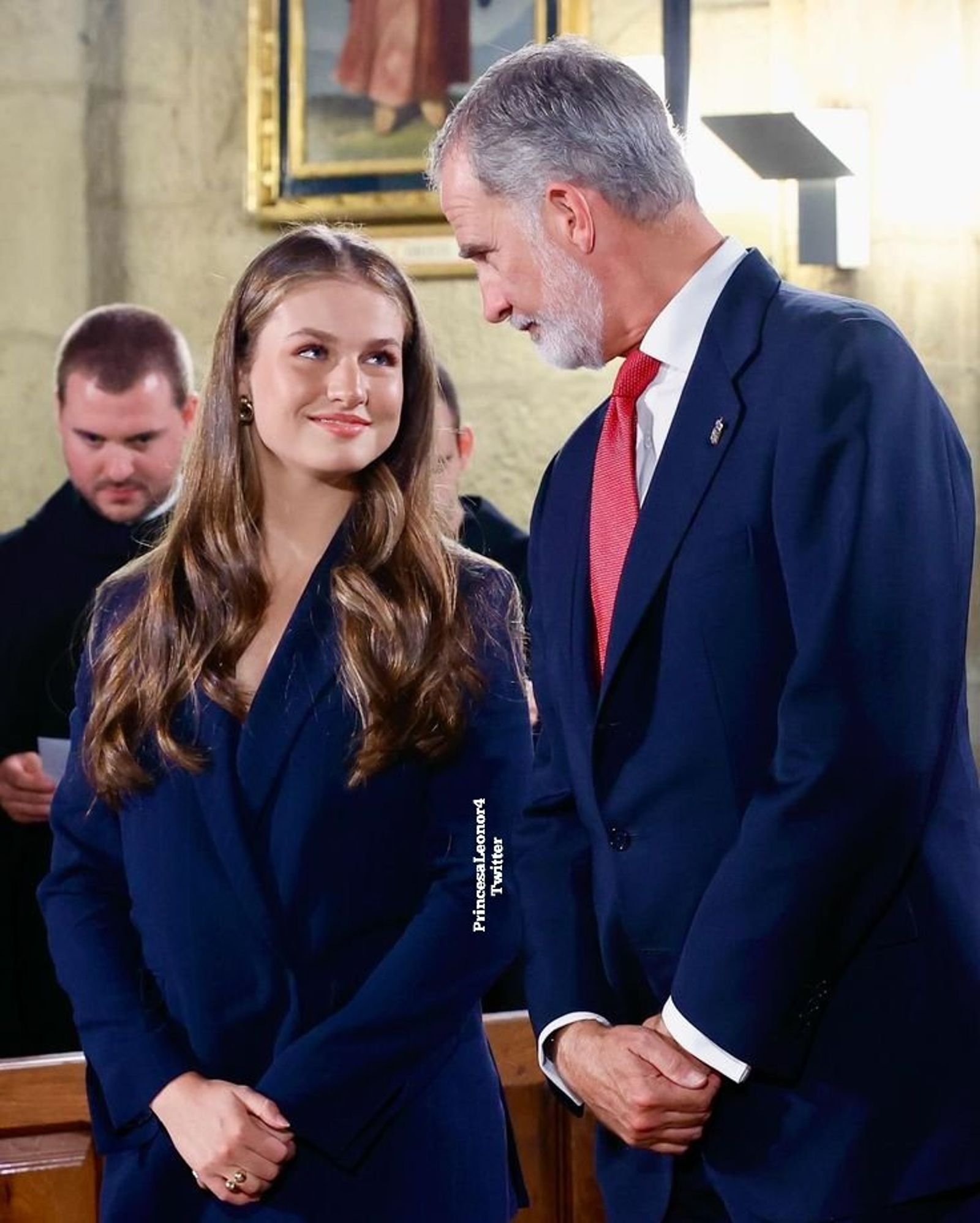 萊昂諾公主（左）是菲利佩六世（右）的長女。（翻攝X@PrincesaLeonor4）