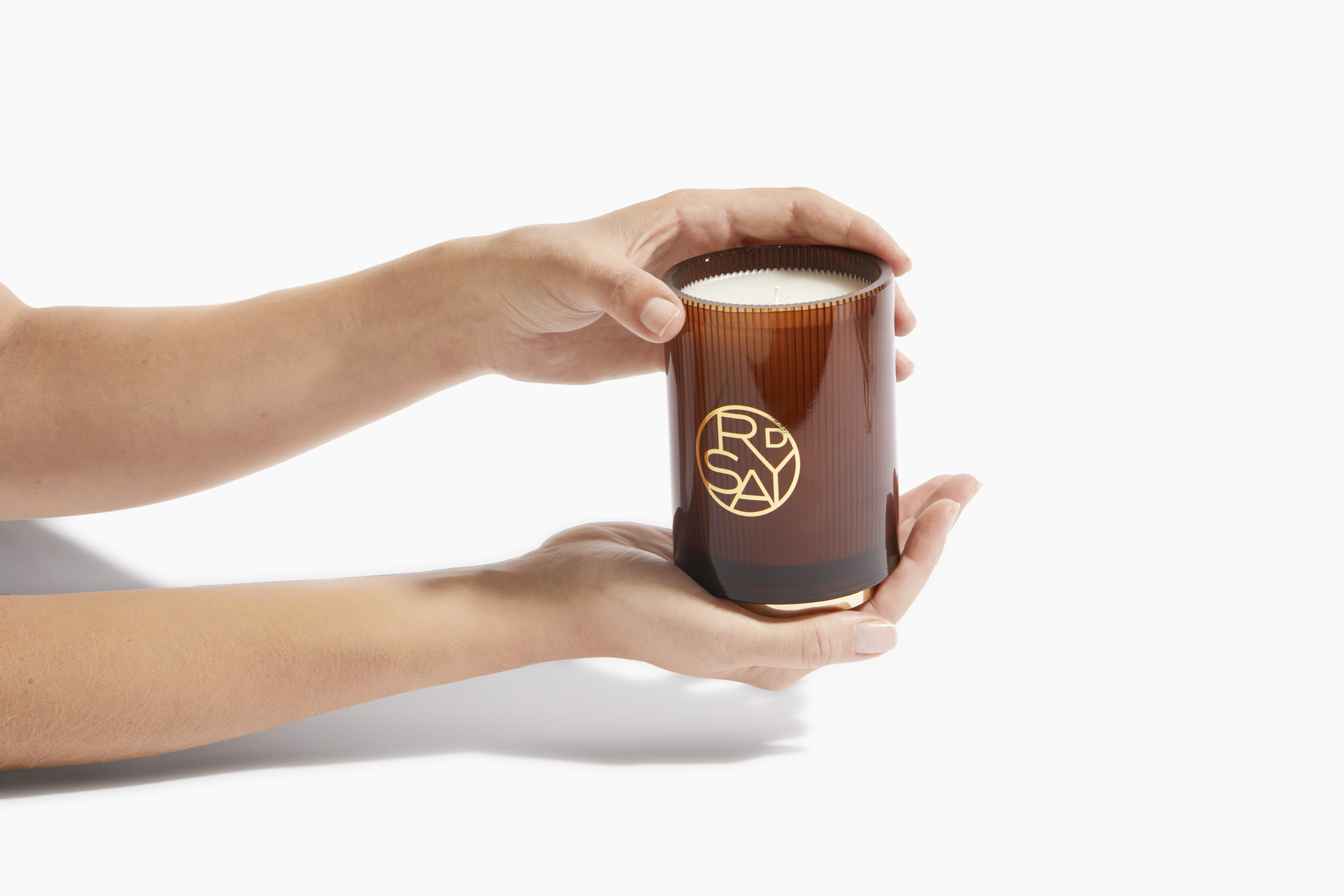 D'ORSAY 0350香氛蠟燭。250g／NT$4,200（10X提供）