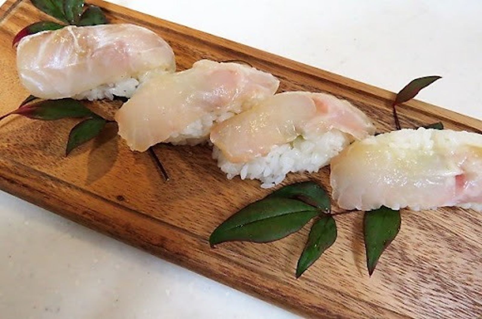 東京首見「庫道蟲」食物中毒，18人吃握壽司上吐下瀉。（示意圖）