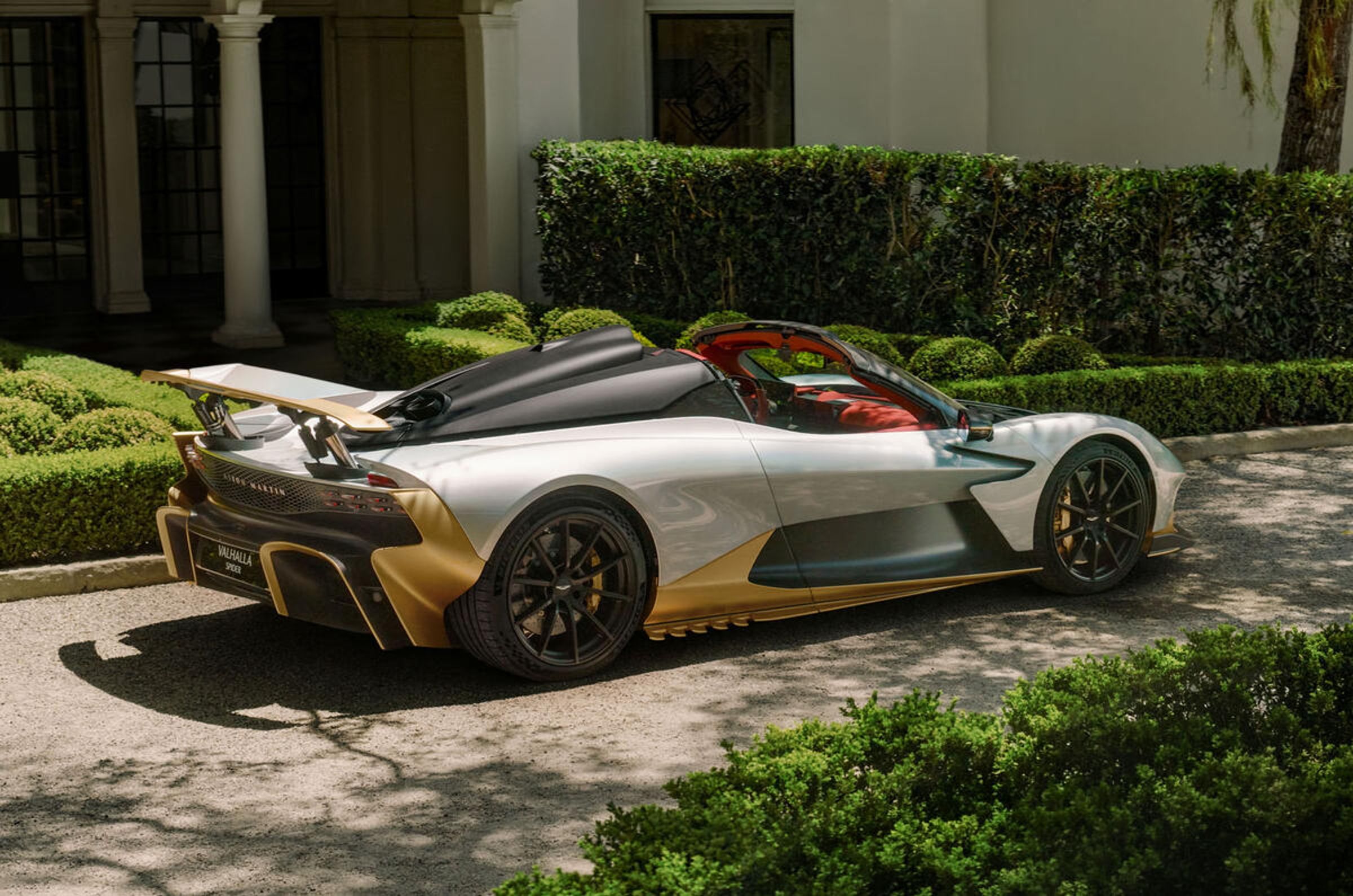 隨著 Aston Martin 持續尋求改善獲利能力，未來幾年將優先推出現有車系的頂級衍生版本，以進一步提高利潤率。